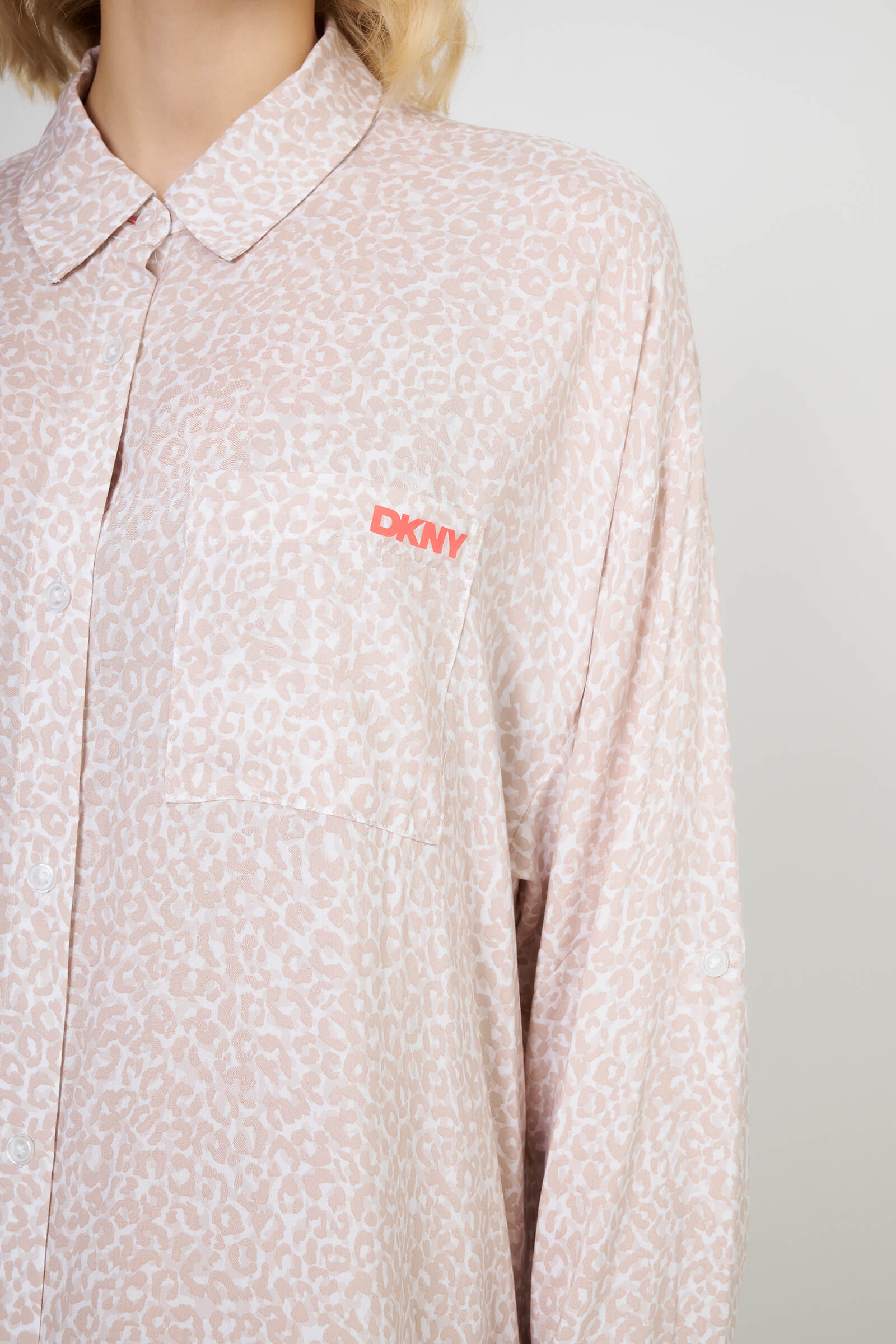 Короткая ночная рубашка из шелковистой вискозы Бренд DKNY Изображение 5