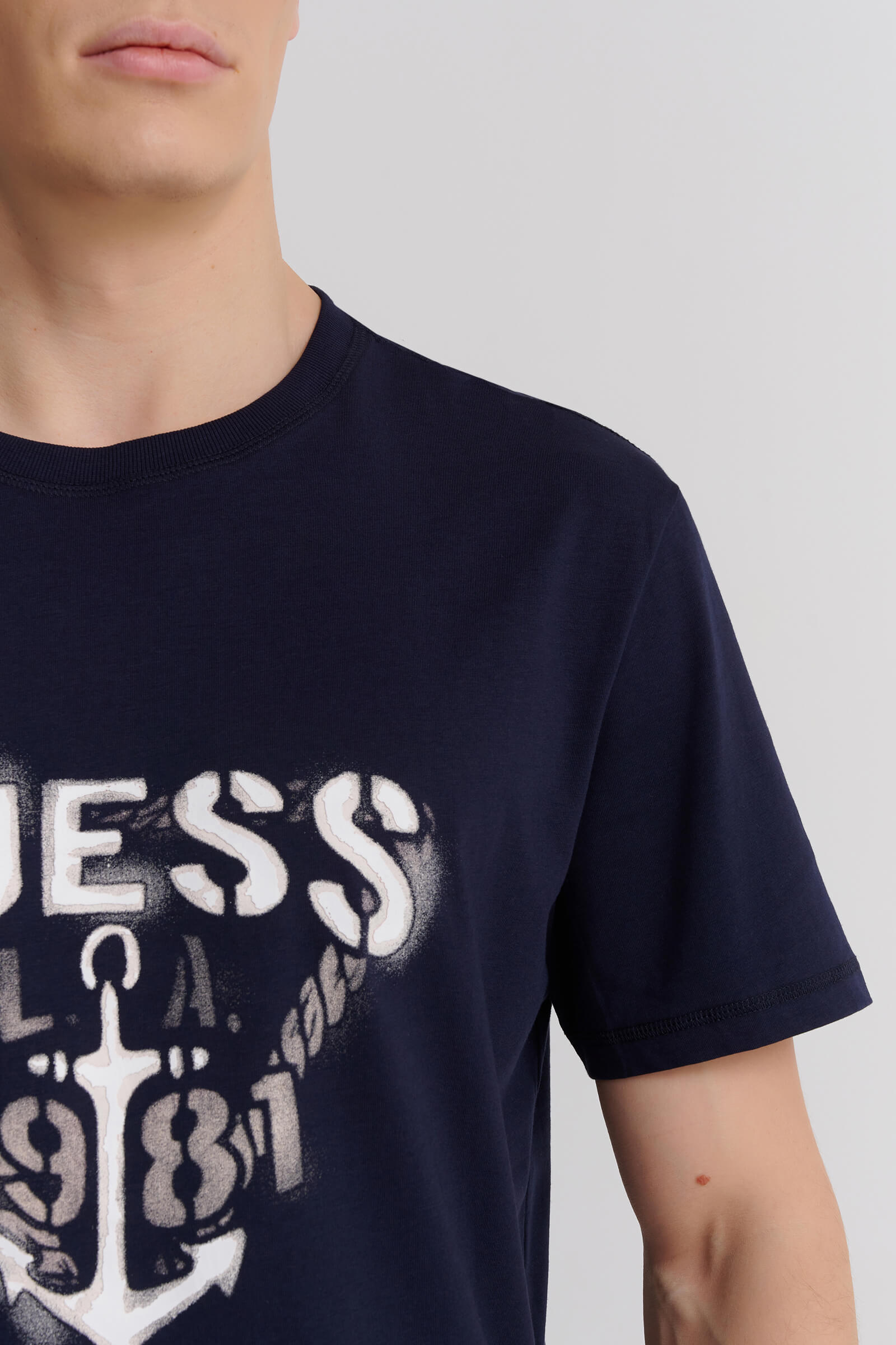 Хлопковая футболка с принтом Бренд Guess Изображение 5
