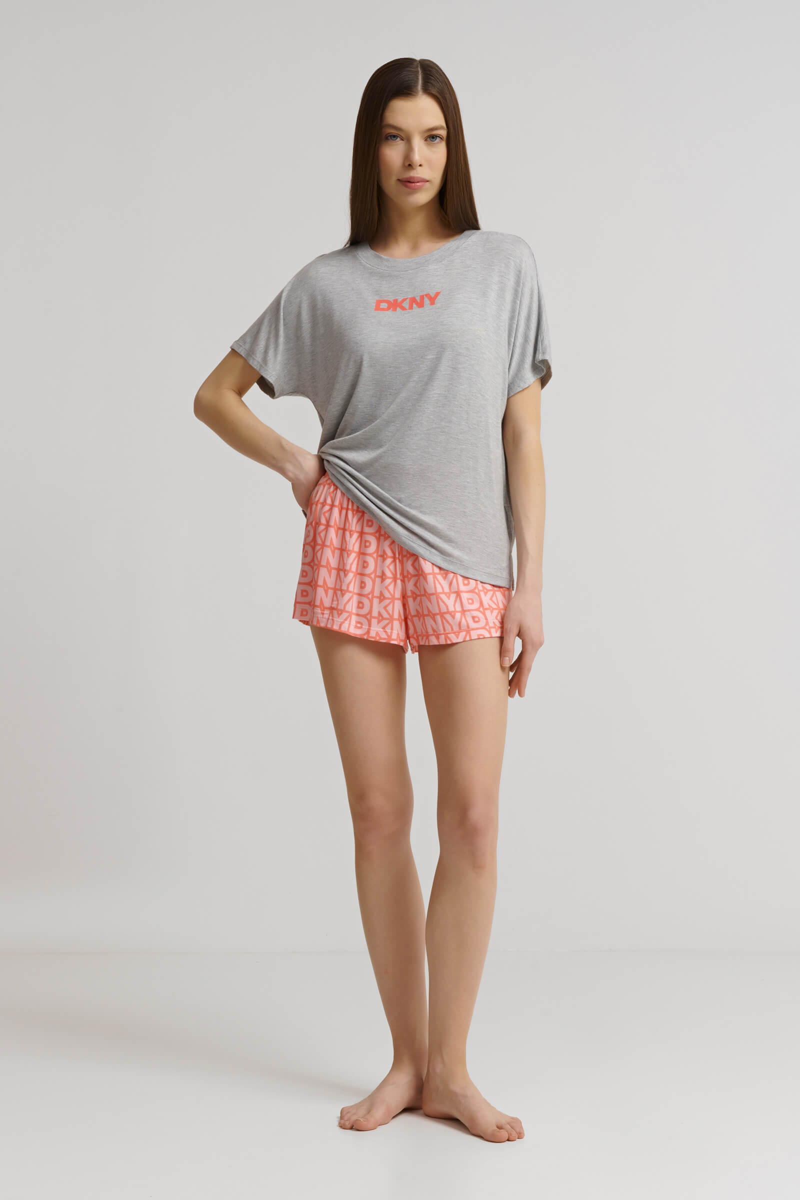 Короткая пижама из шелковистой вискозы Бренд DKNY Изображение 3