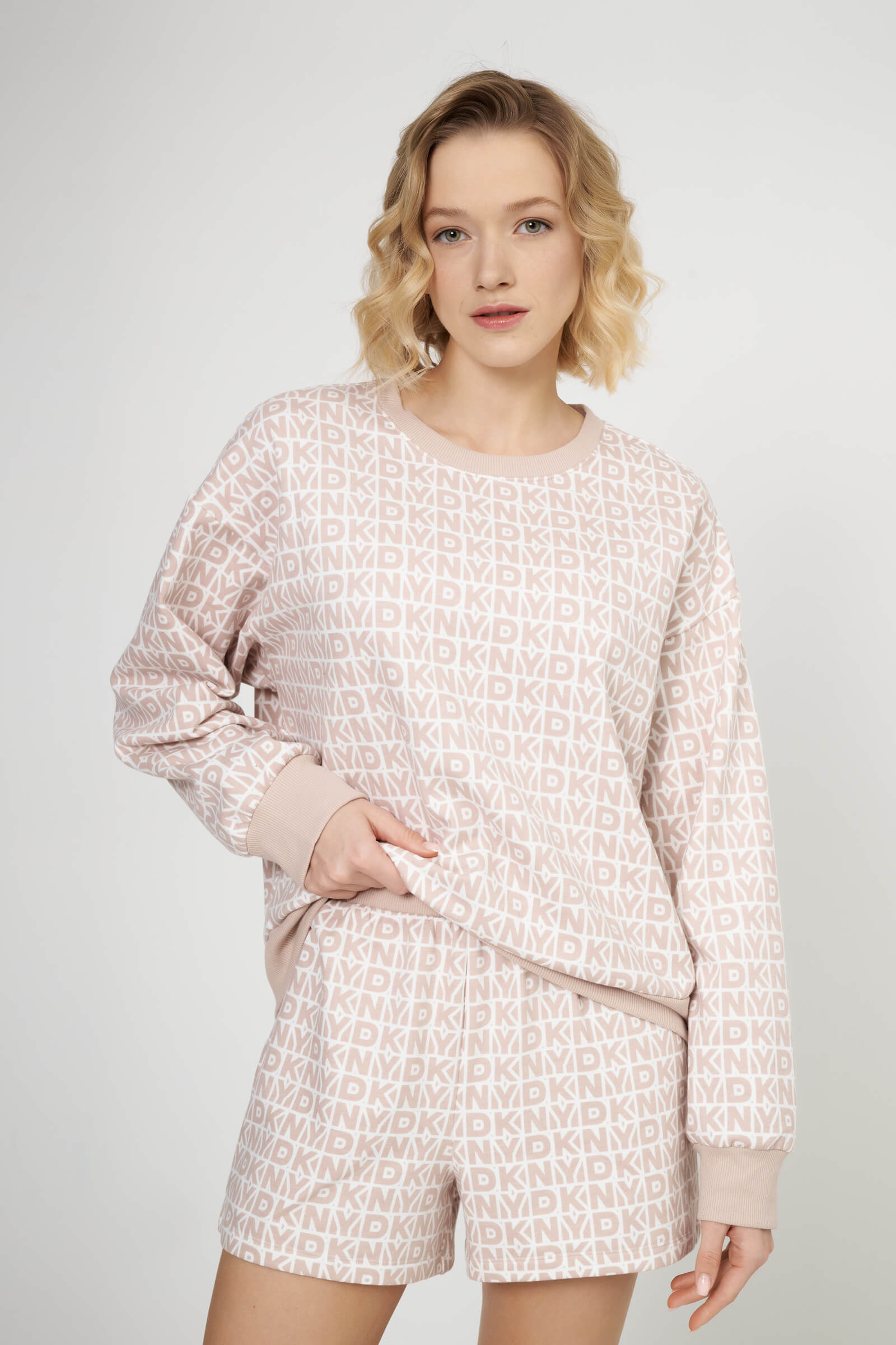 Хлопковый комплект с шортами Бренд DKNY Изображение 4