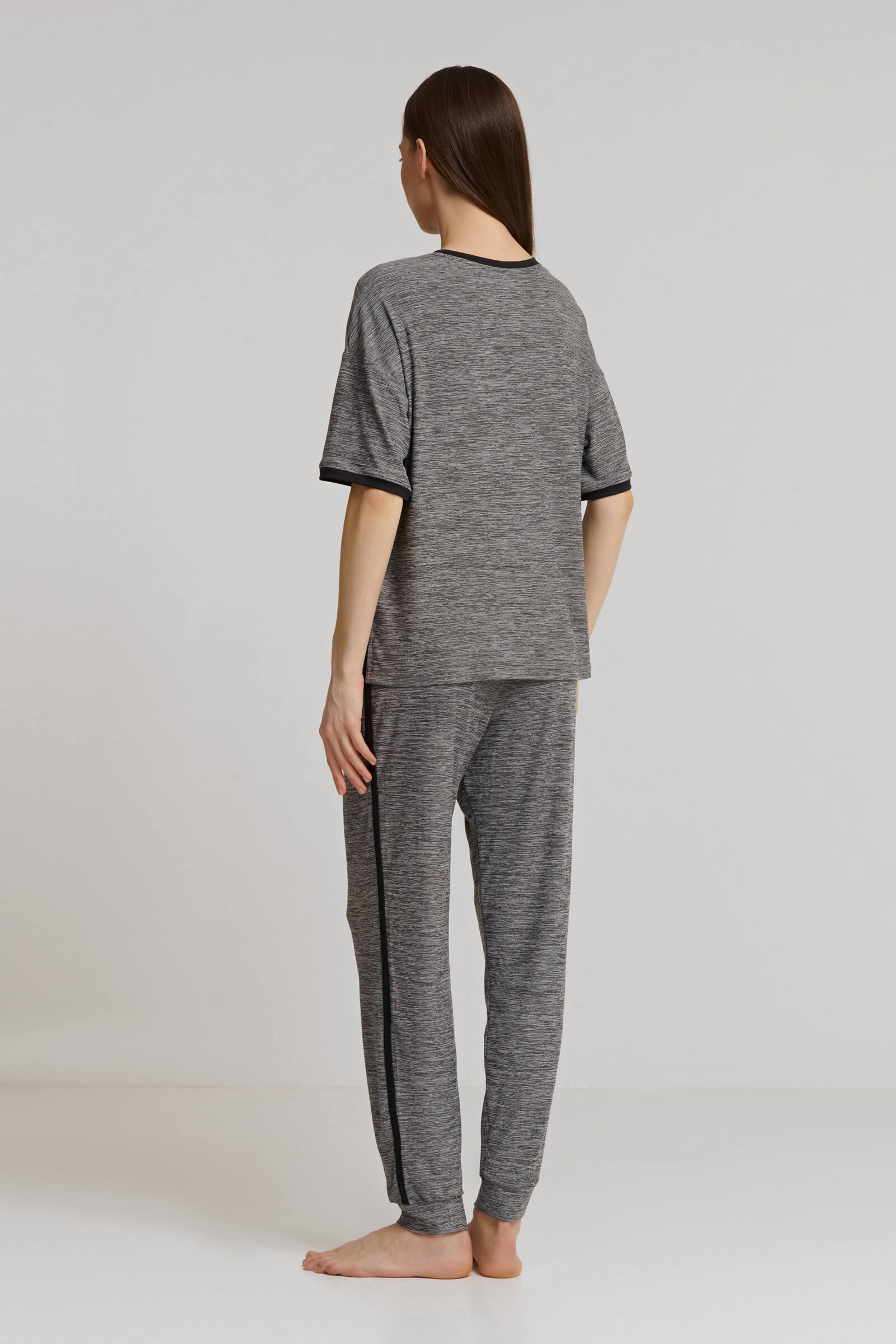 Пижама с брюками-джоггерами Бренд DKNY Изображение 6