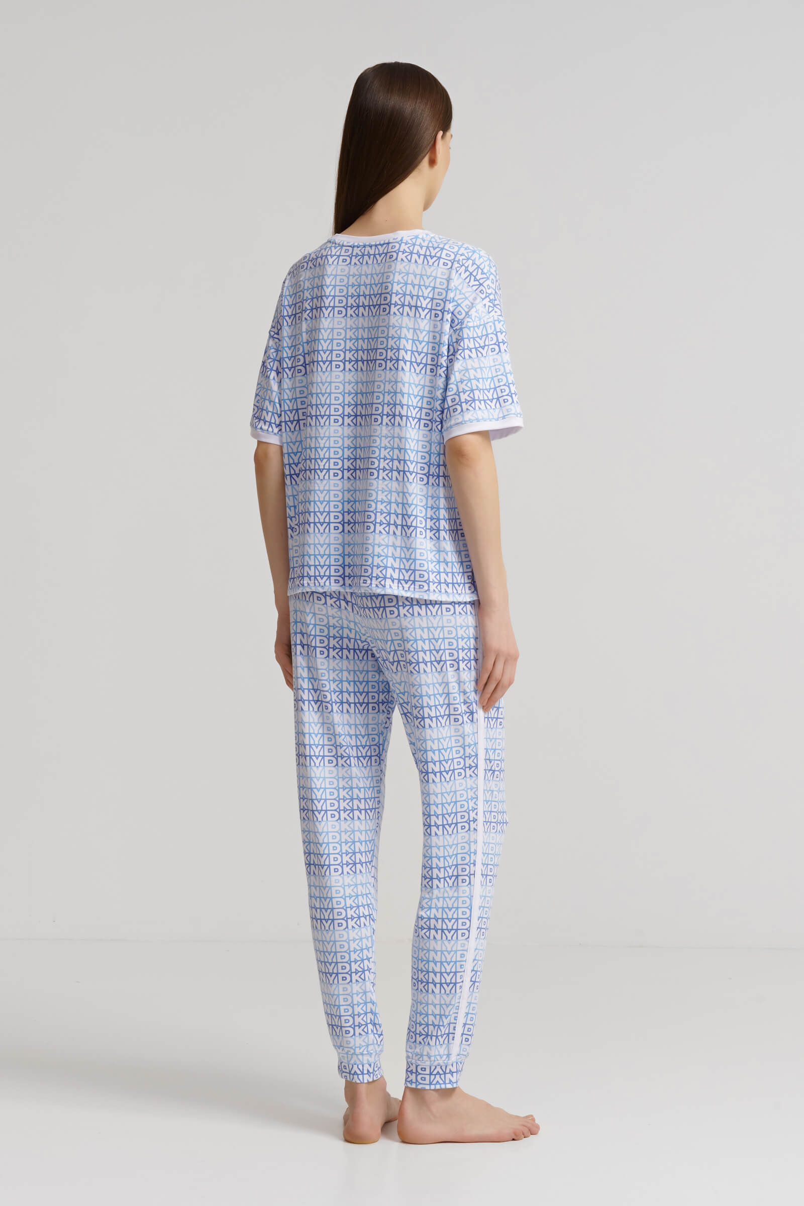 Пижама с брюками-джоггерами Бренд DKNY Изображение 6