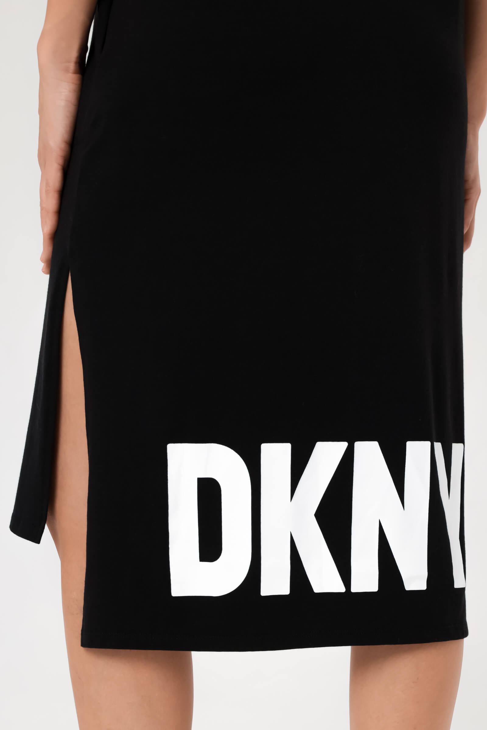 Хлопковое платье-футболка с удлиненной спинкой Бренд DKNY Изображение 6