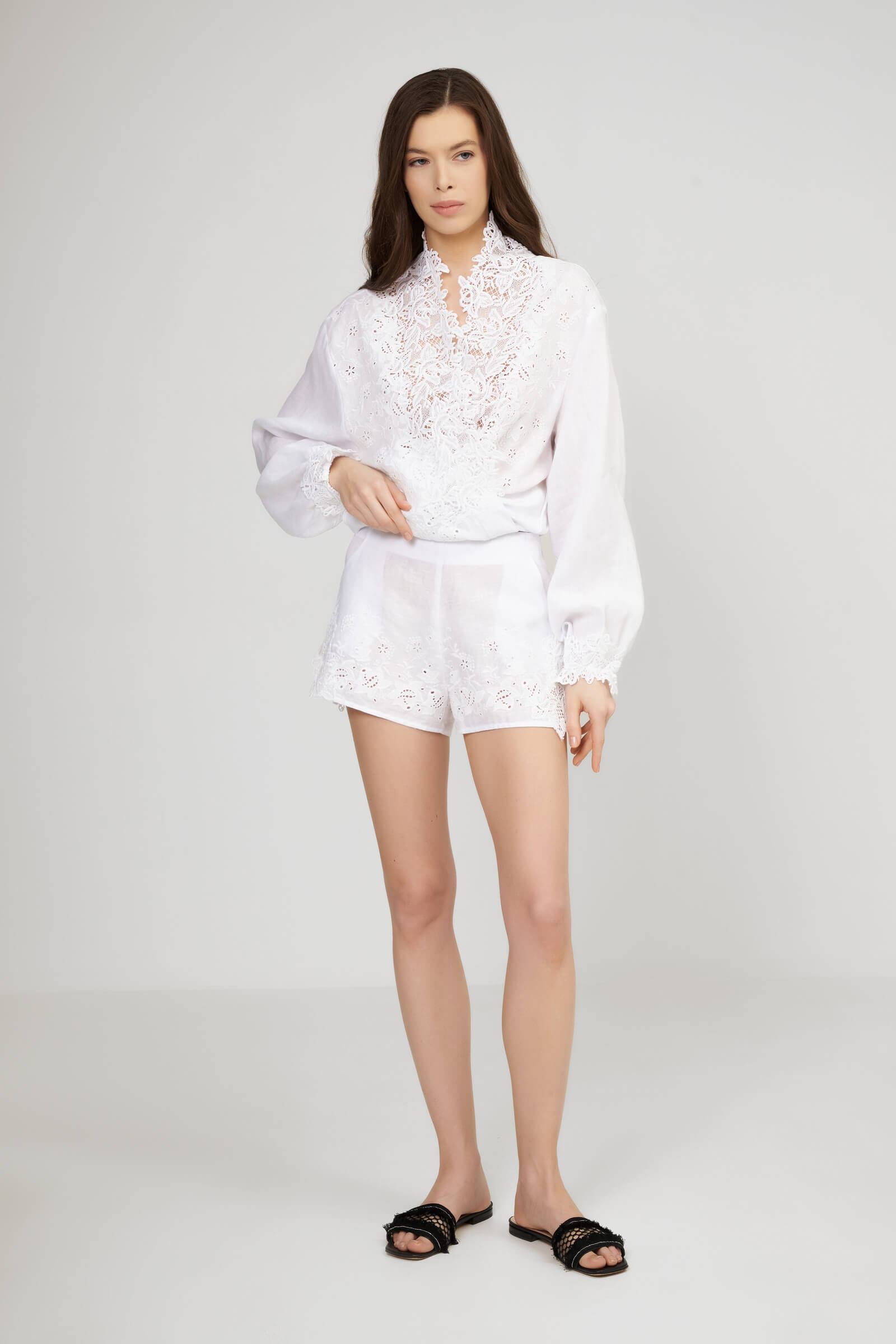 Льняные короткие шорты с кружевной отделкой Бренд Ermanno Scervino Изображение 4