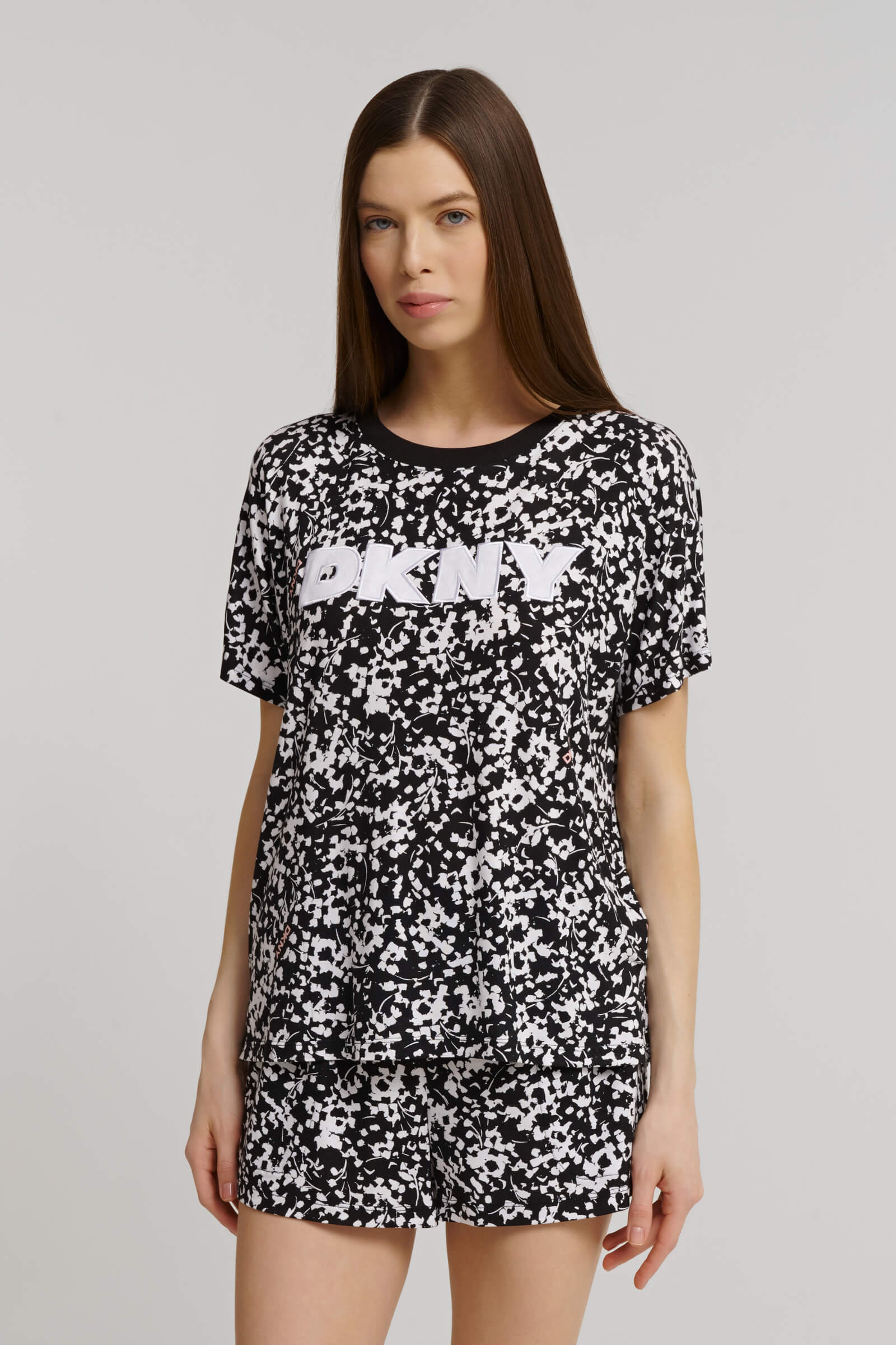 Короткая пижама из шелковистой вискозы Бренд DKNY Изображение 7