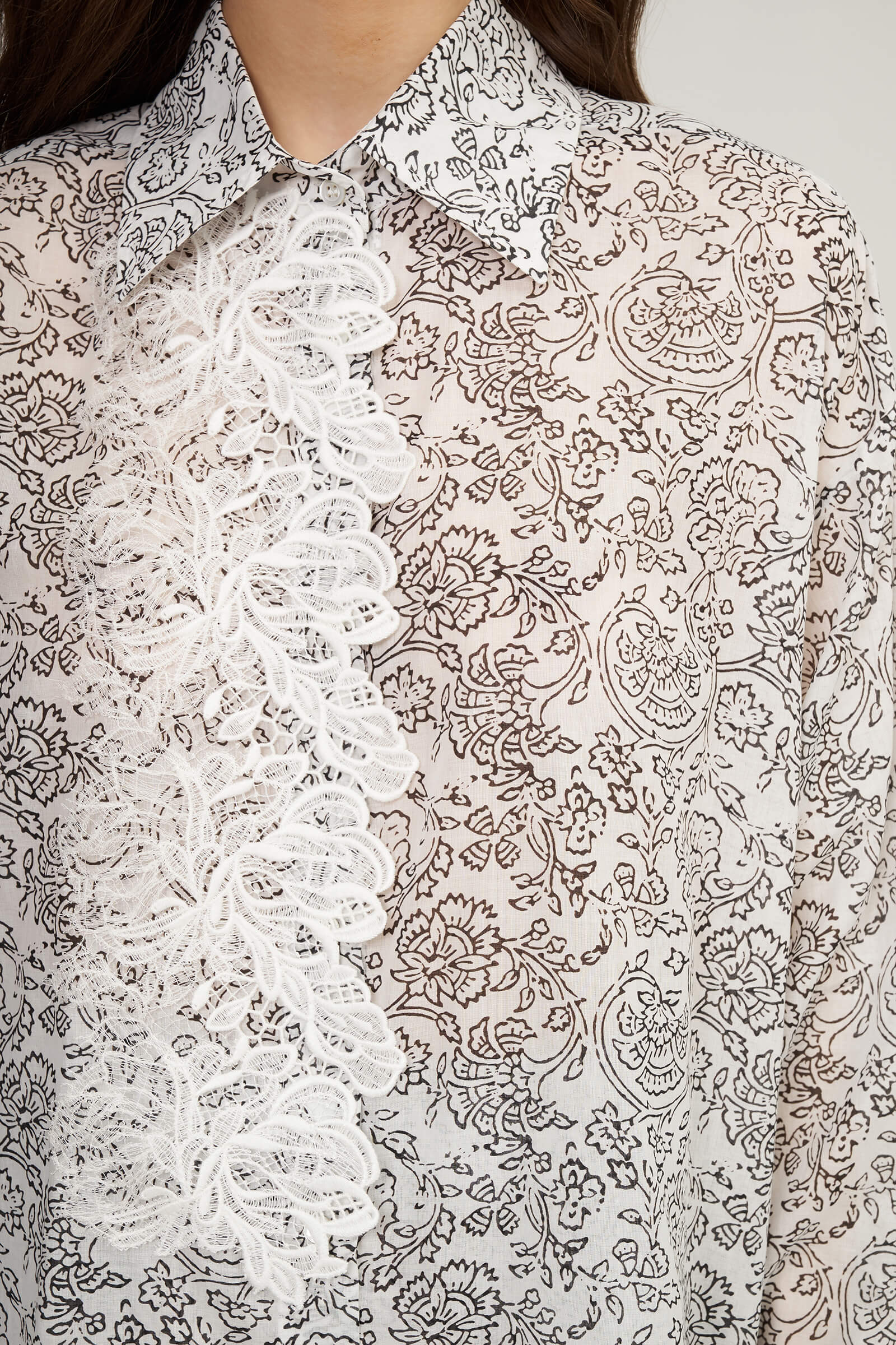 Хлопковая рубашка с кружевной вставкой Бренд Ermanno Scervino Изображение 5