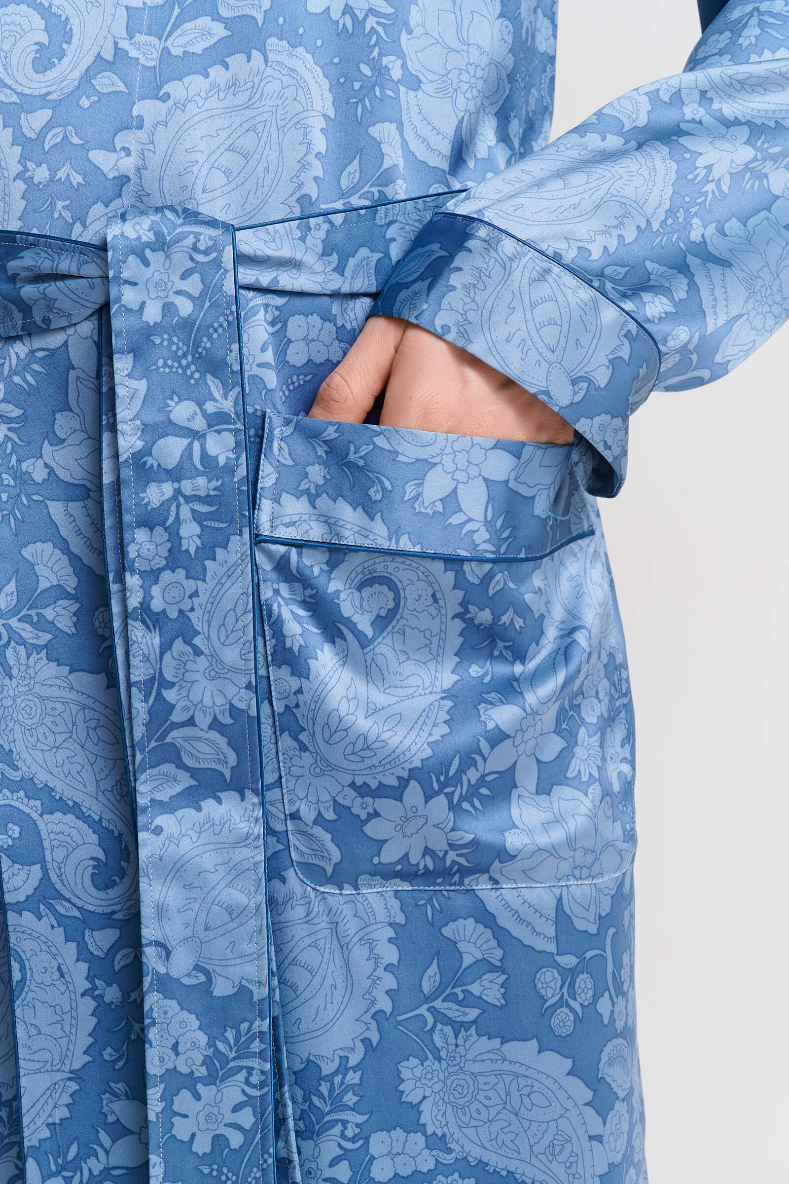 Шелковый халат с накладными карманами Бренд Zimmerli Изображение 5