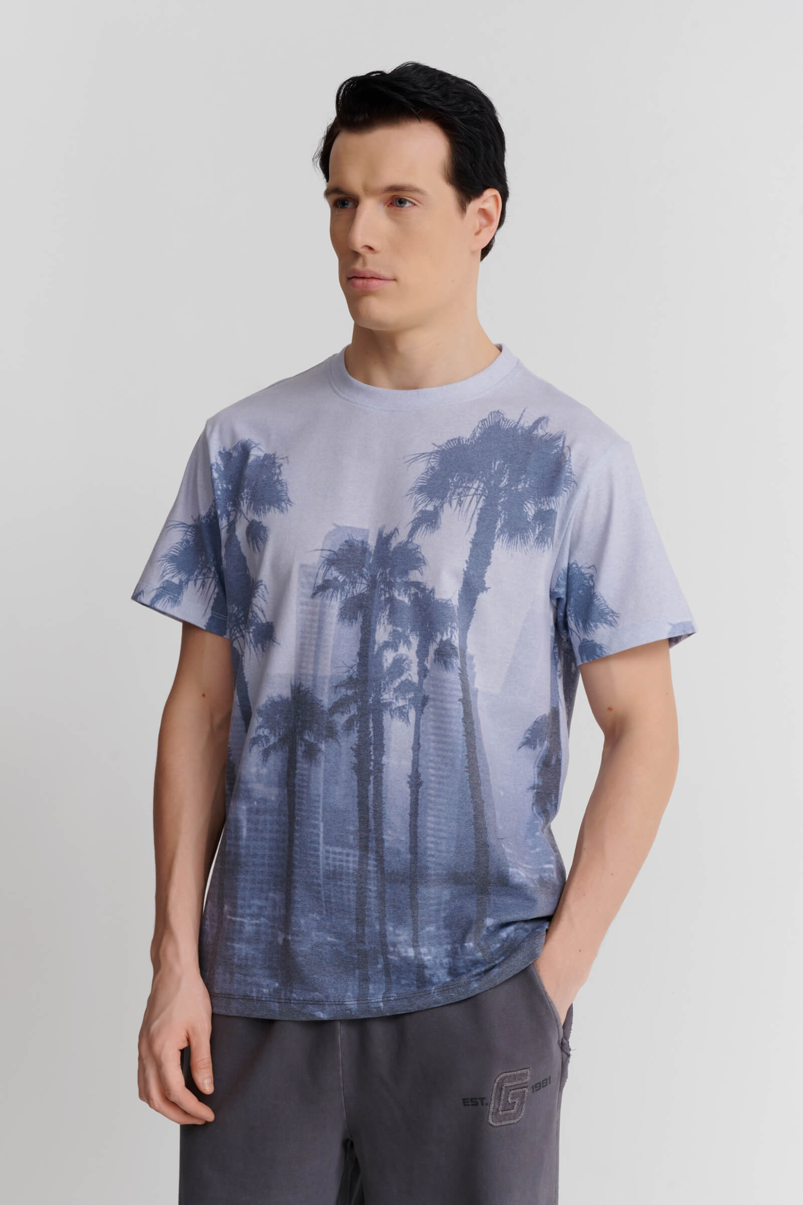 Футболка с принтом Бренд Guess Изображение 2