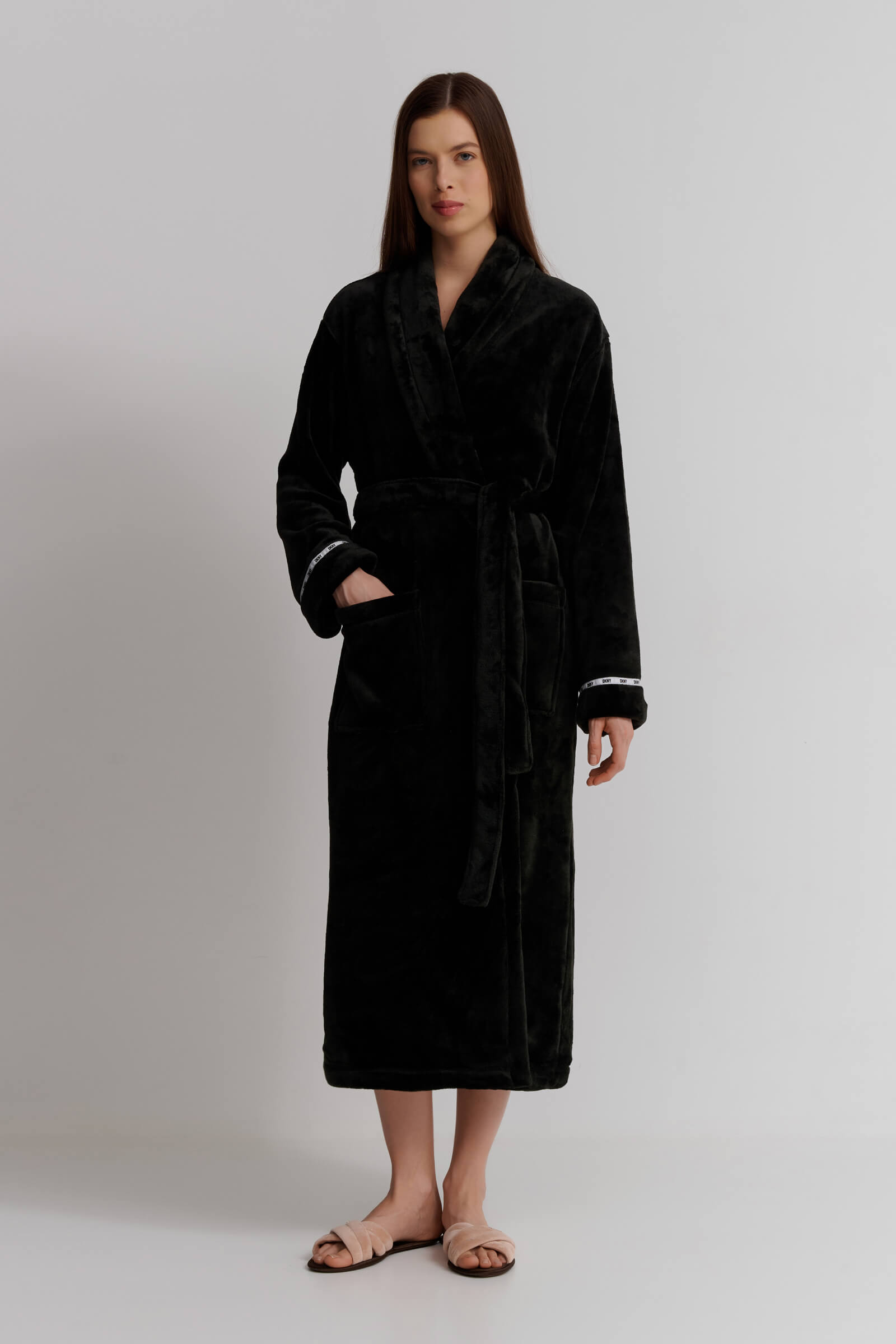 Велюровый халат с накладными карманами Бренд DKNY Изображение 4