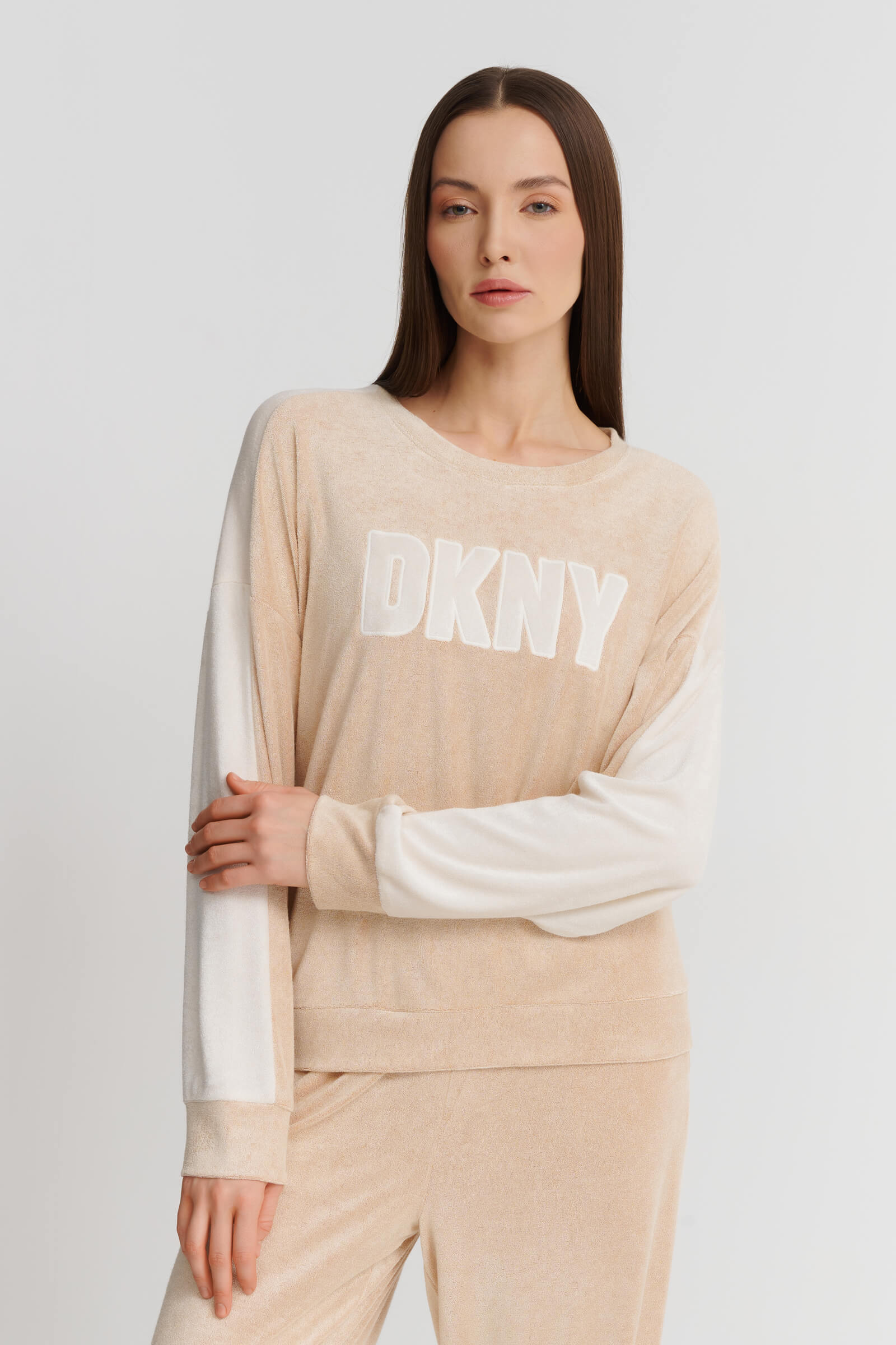 Домашний костюм с брюками-джоггерами Бренд DKNY Изображение 6