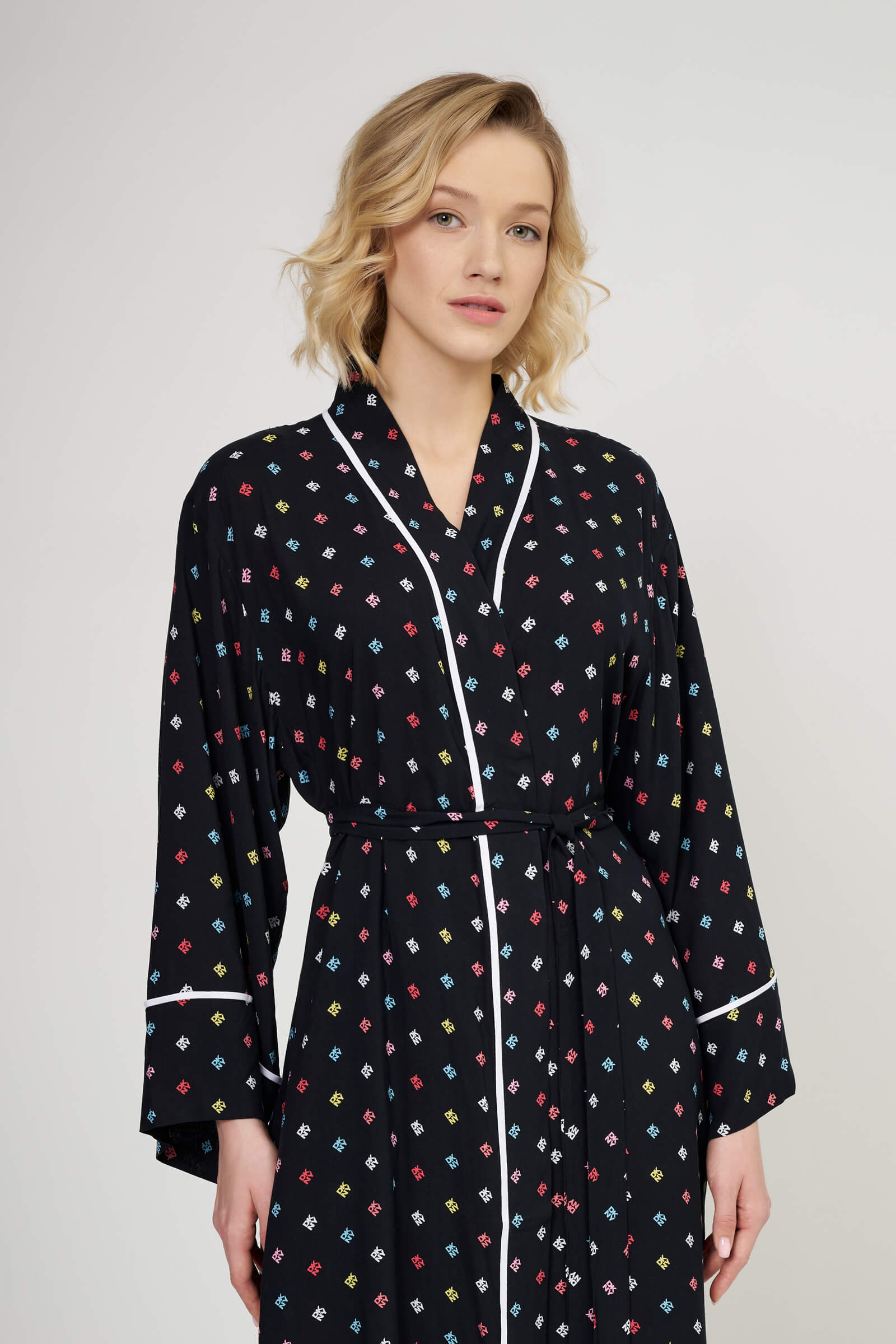 Длинный халат из шелковистой вискозы Бренд DKNY Изображение 4
