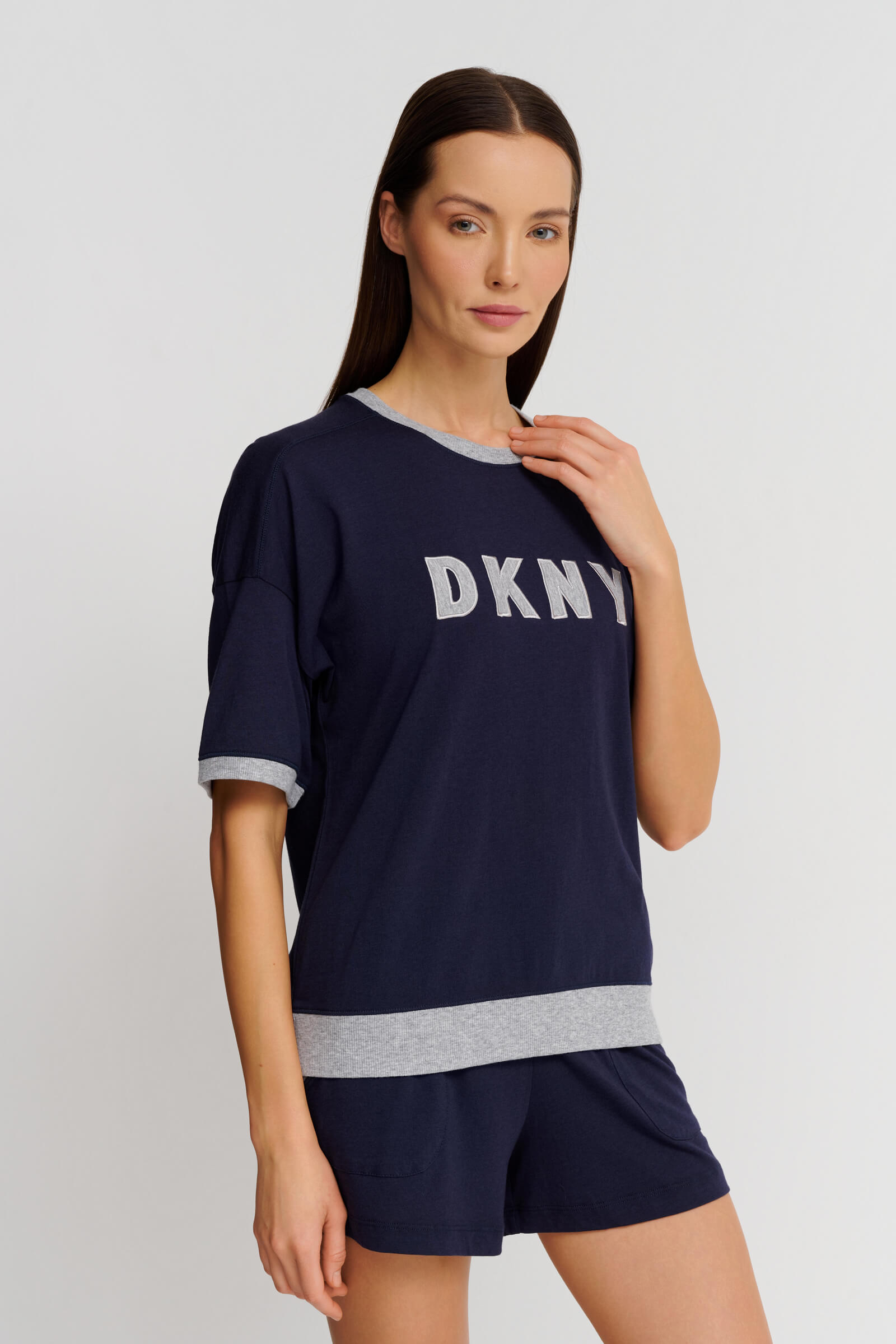 Домашний костюм с шортами Бренд DKNY Изображение 2