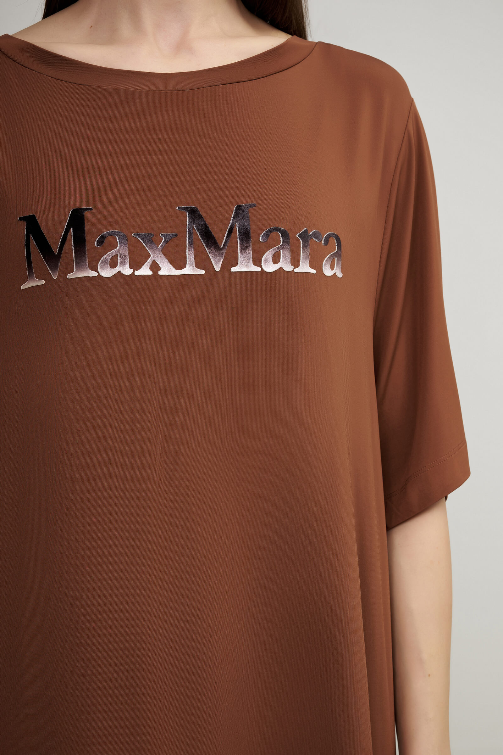 Платье-футболка из шелковистой вискозы Бренд Max Mara Изображение 5
