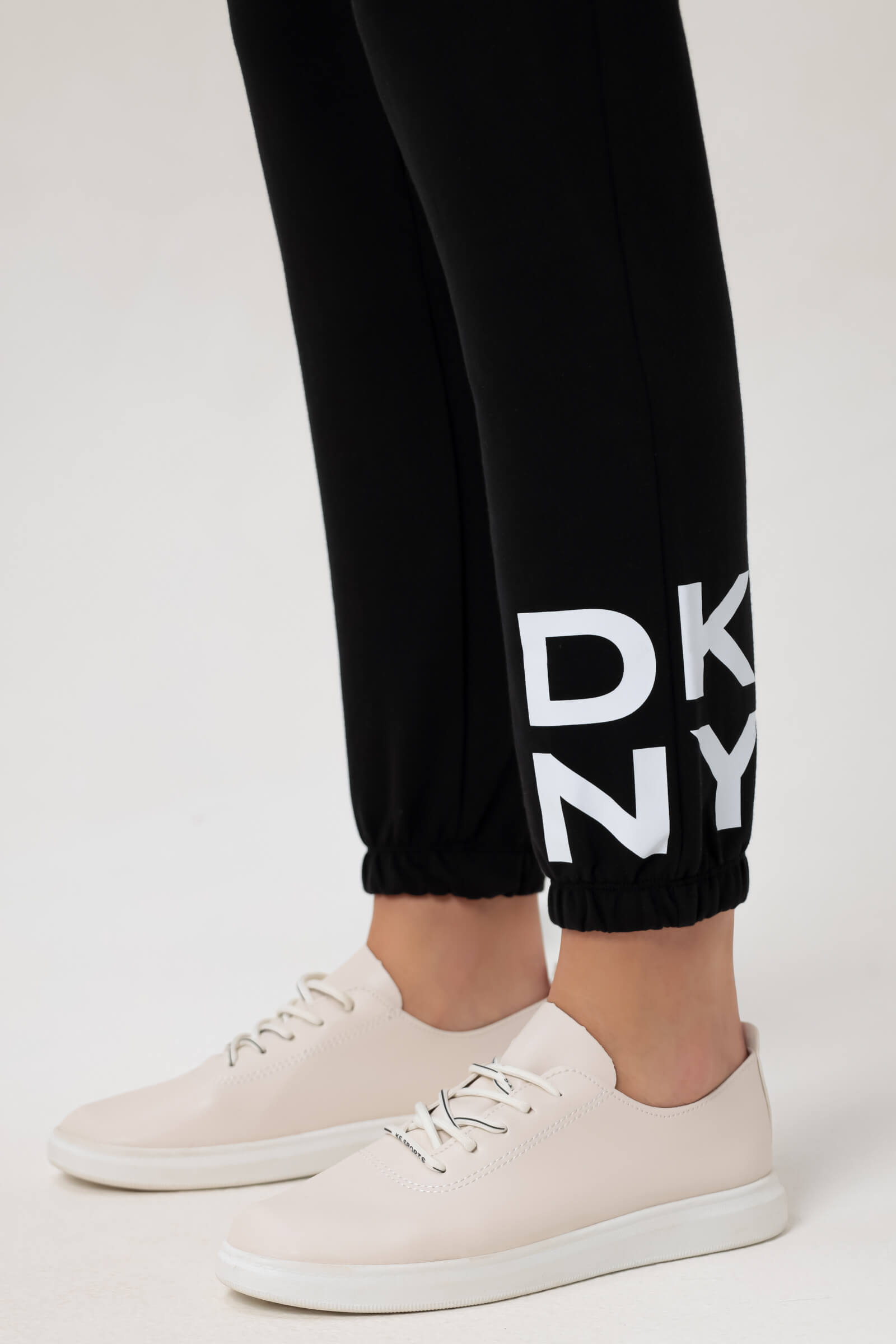 Хлопковые джоггеры на завязках Бренд DKNY Изображение 6