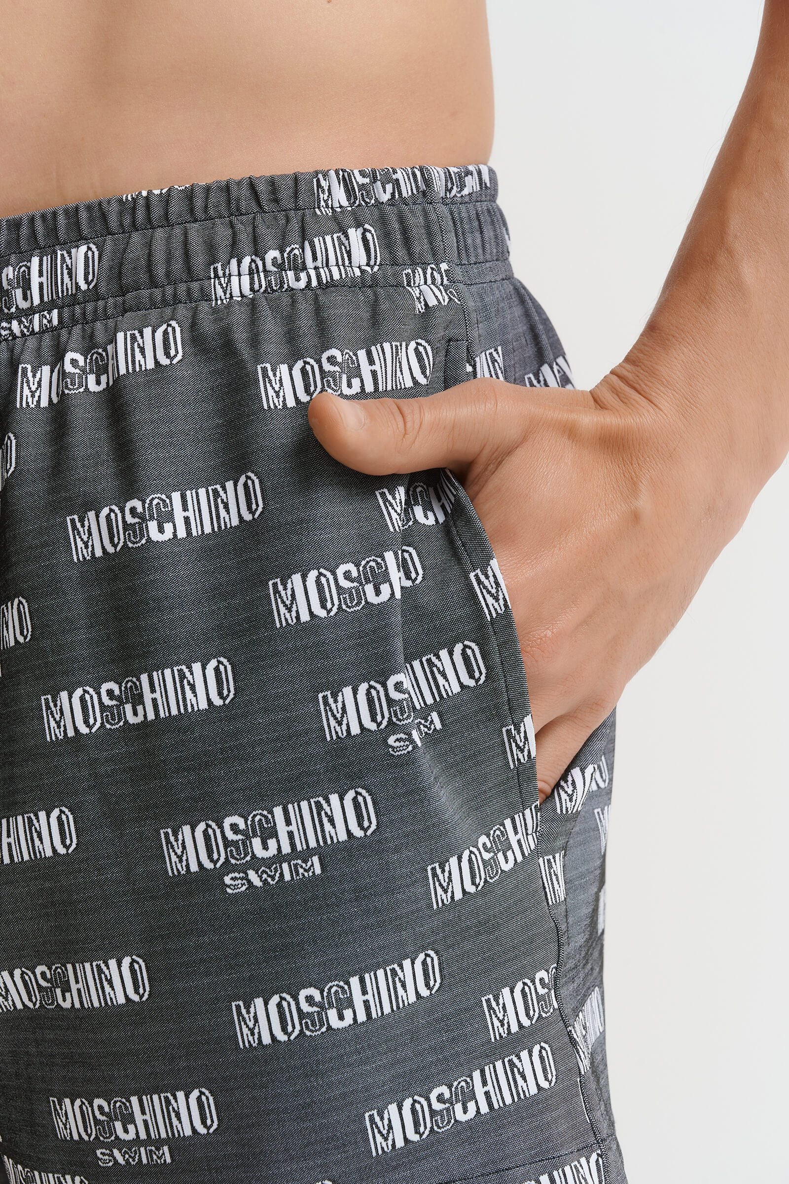 Укороченные плавательные шорты Бренд Moschino Изображение 5