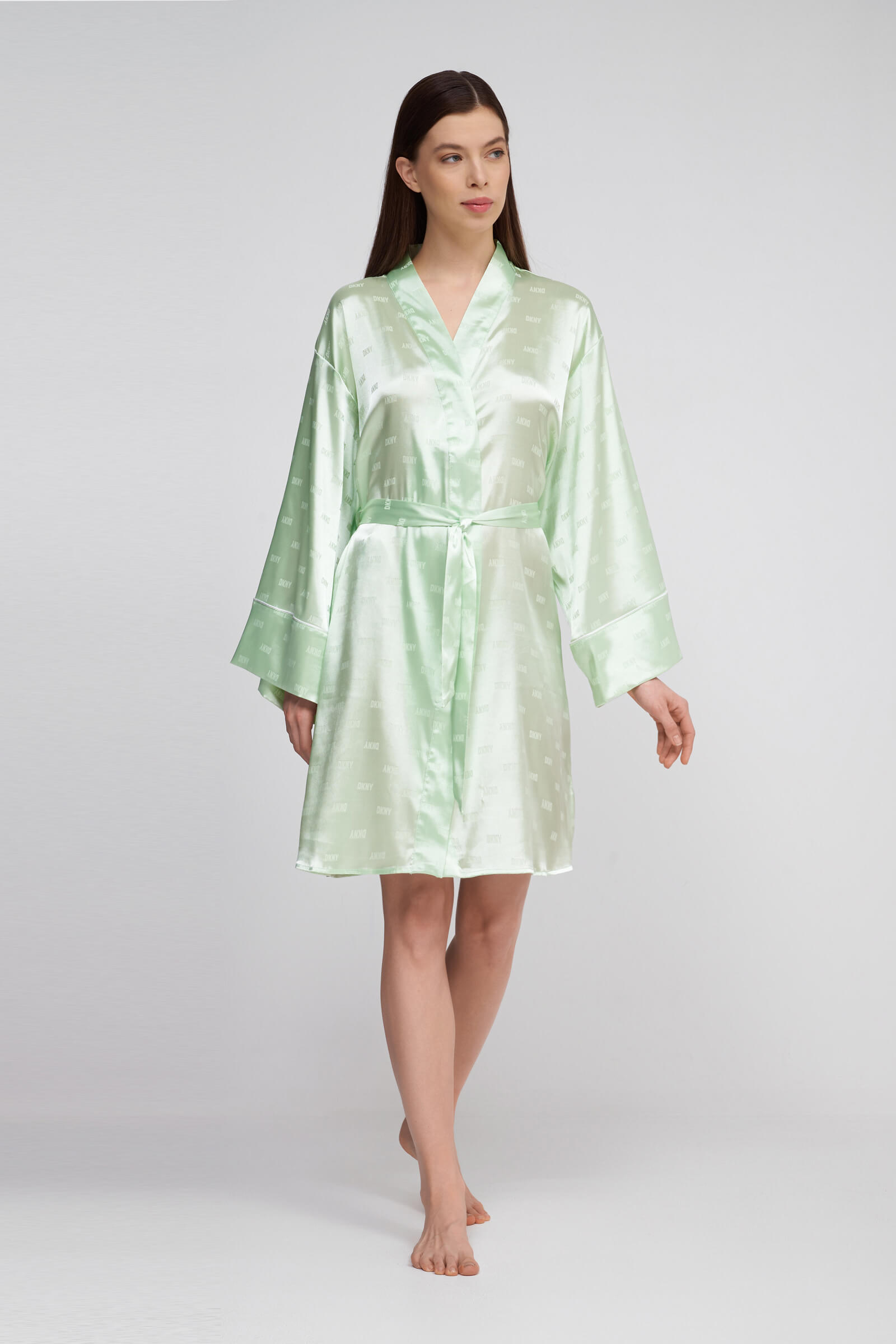 Короткий атласный халат Бренд DKNY Изображение 2