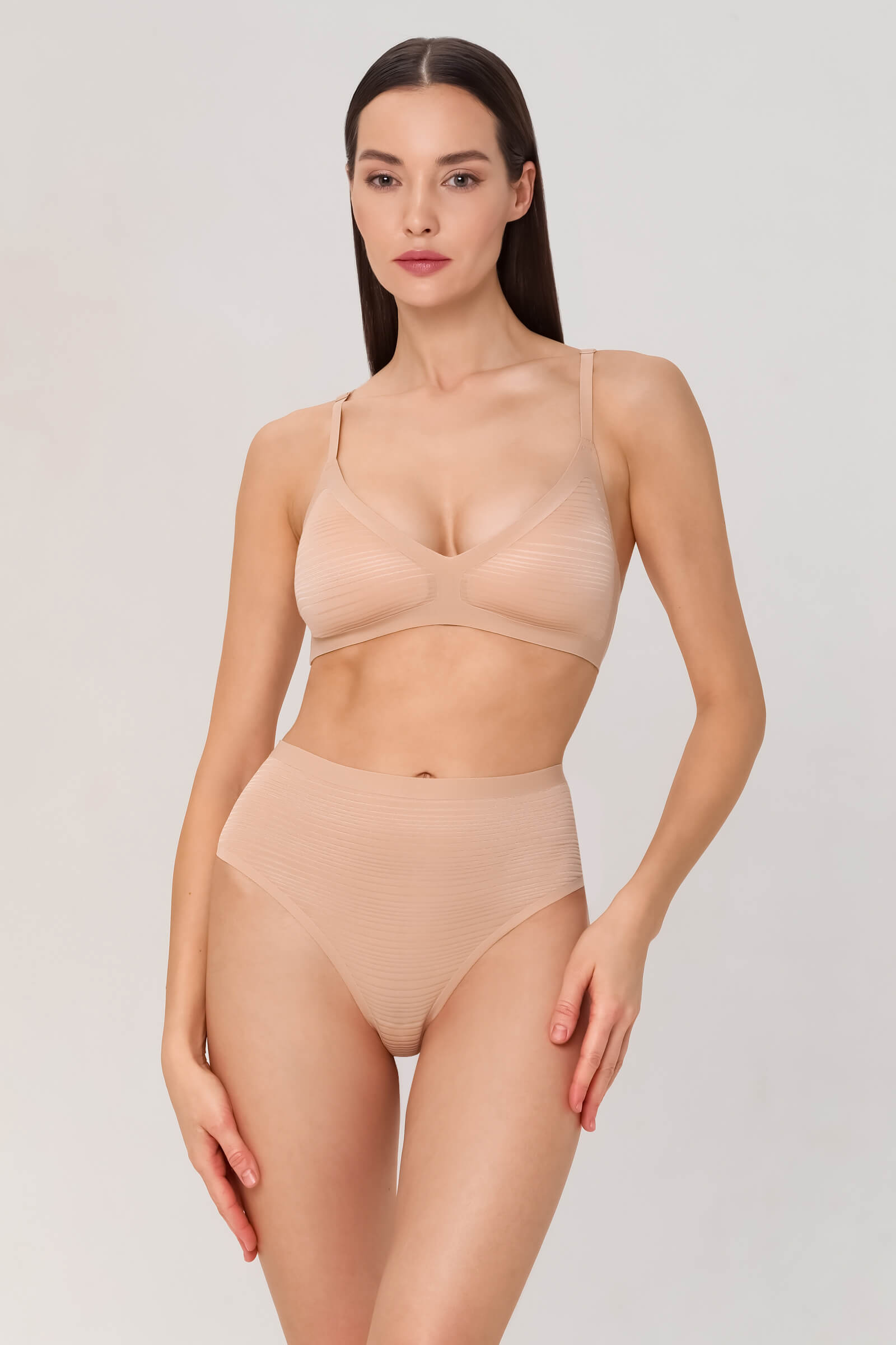 Бесшовные трусы стринги с высокой посадкой Бренд Chantelle Изображение 4
