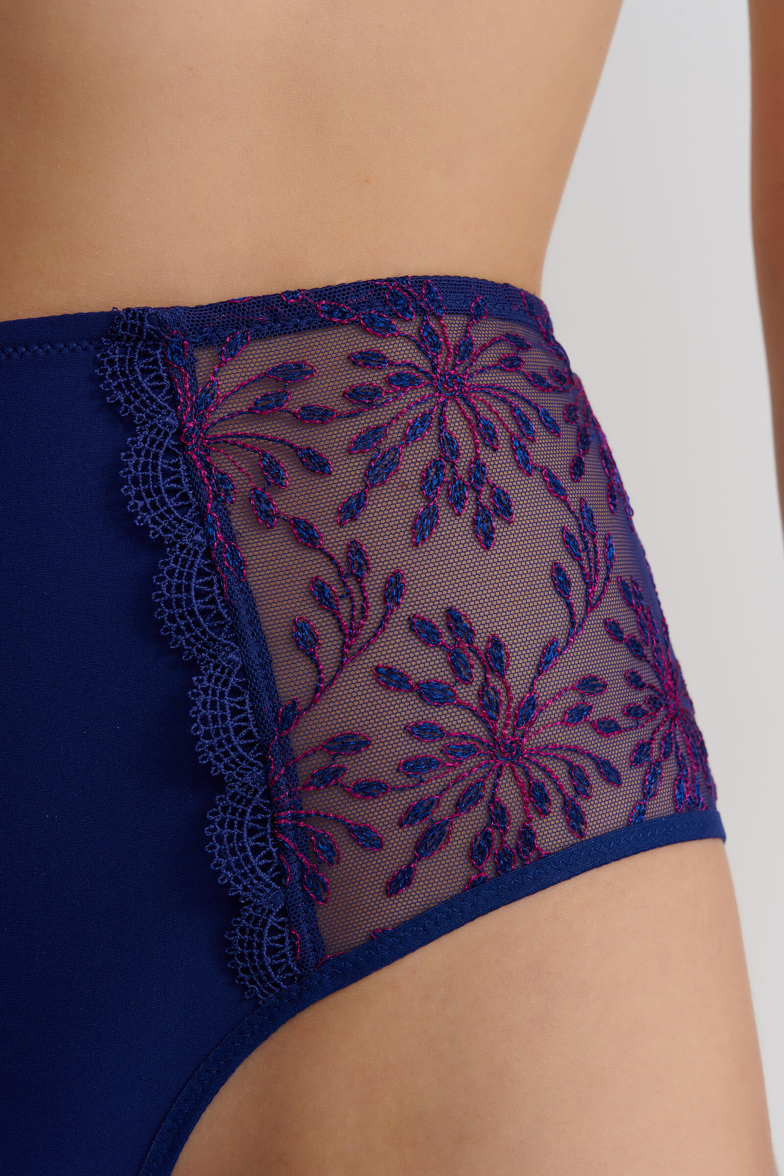 Трусы слипы с завышенной посадкой Бренд Simone Perele Изображение 5