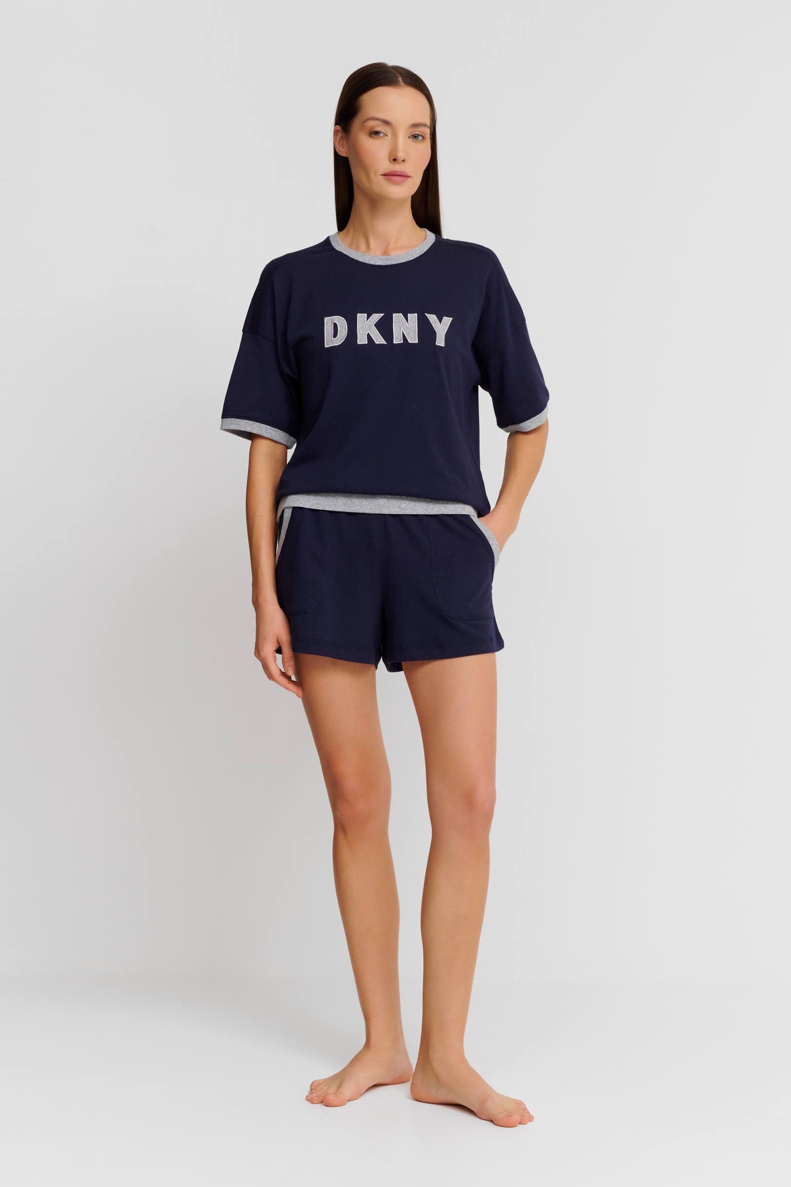 Домашний костюм с шортами Бренд DKNY Изображение 4