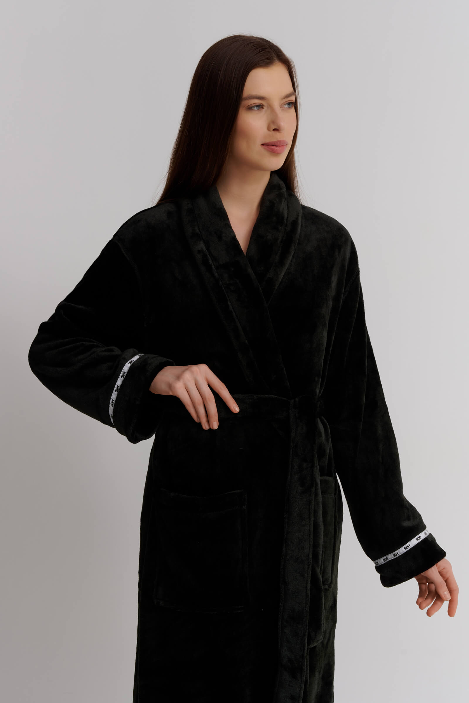 Велюровый халат с накладными карманами Бренд DKNY Изображение 6