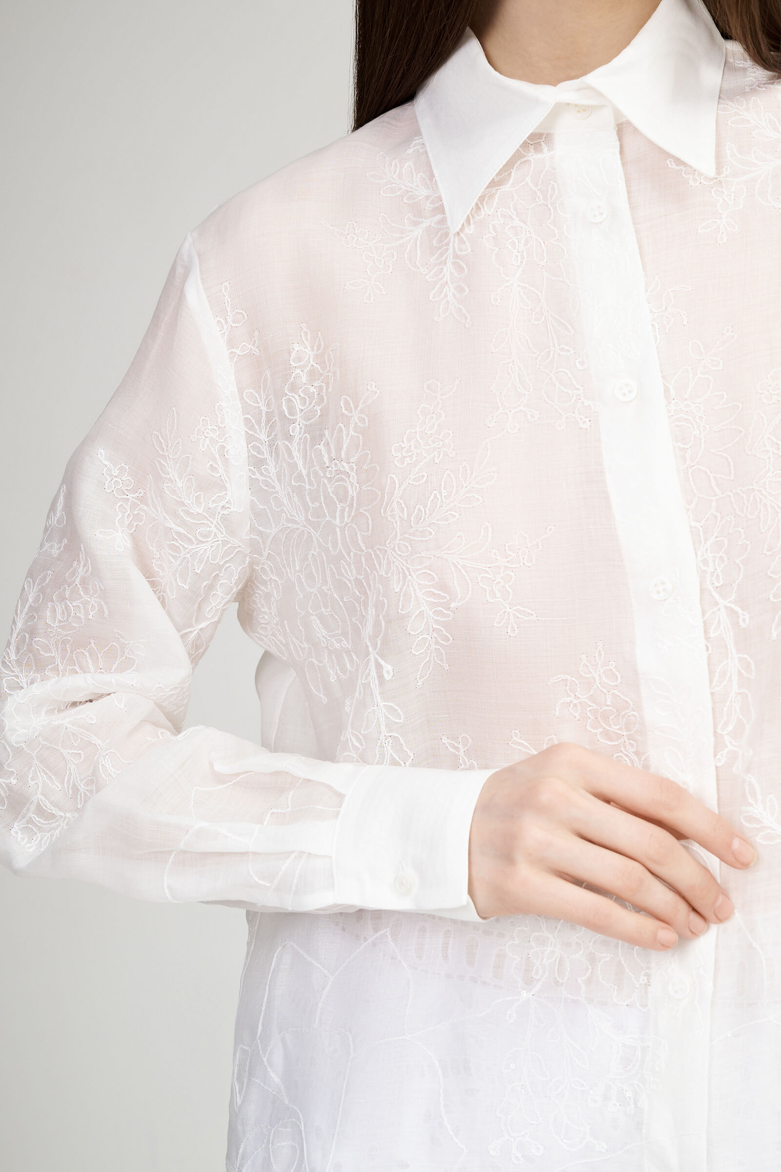Рубашка из рами с вышивкой ручной работы Бренд Ermanno Scervino Изображение 5