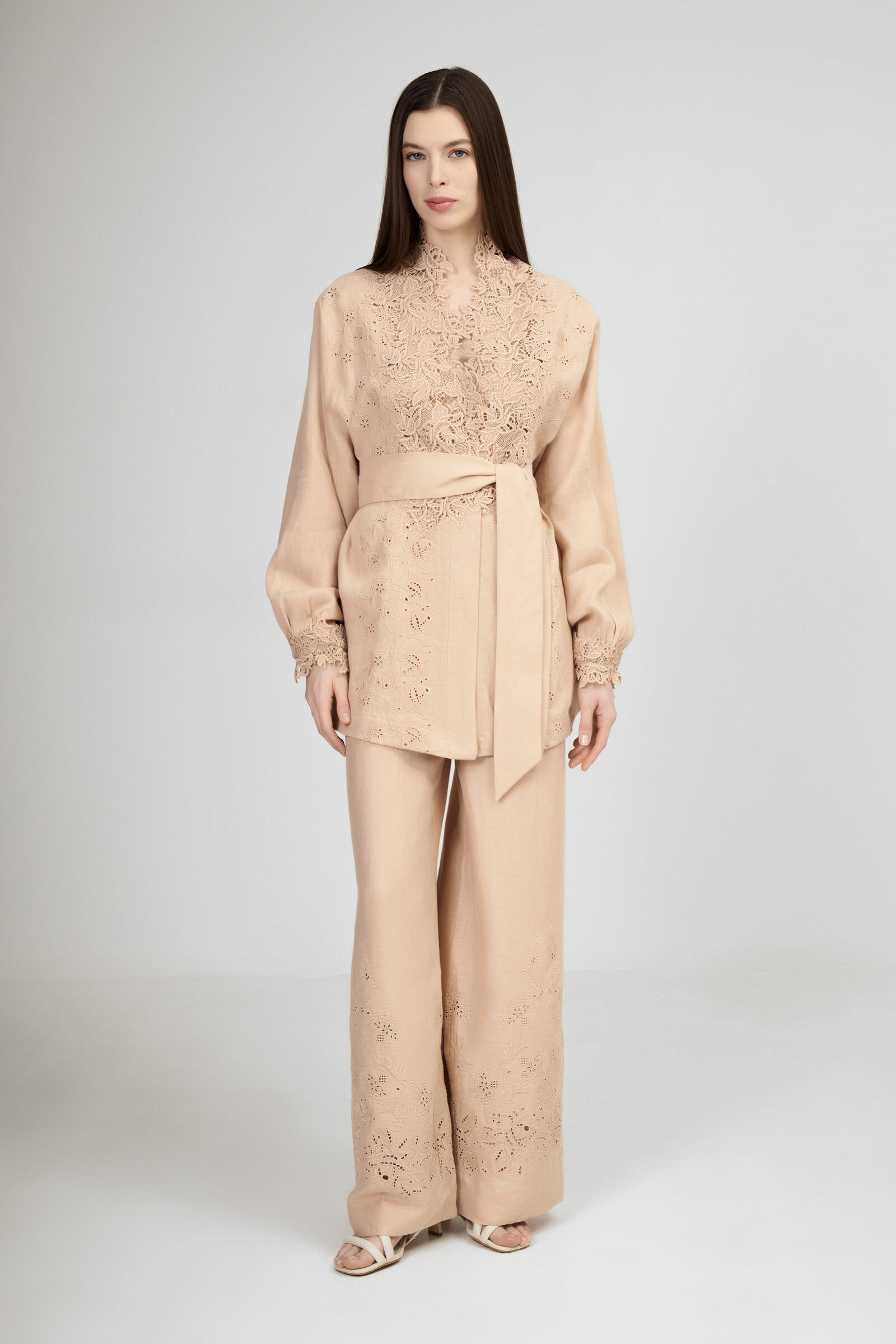Льняная блузка на запах с кружевной отделкой Бренд Ermanno Scervino Изображение 4