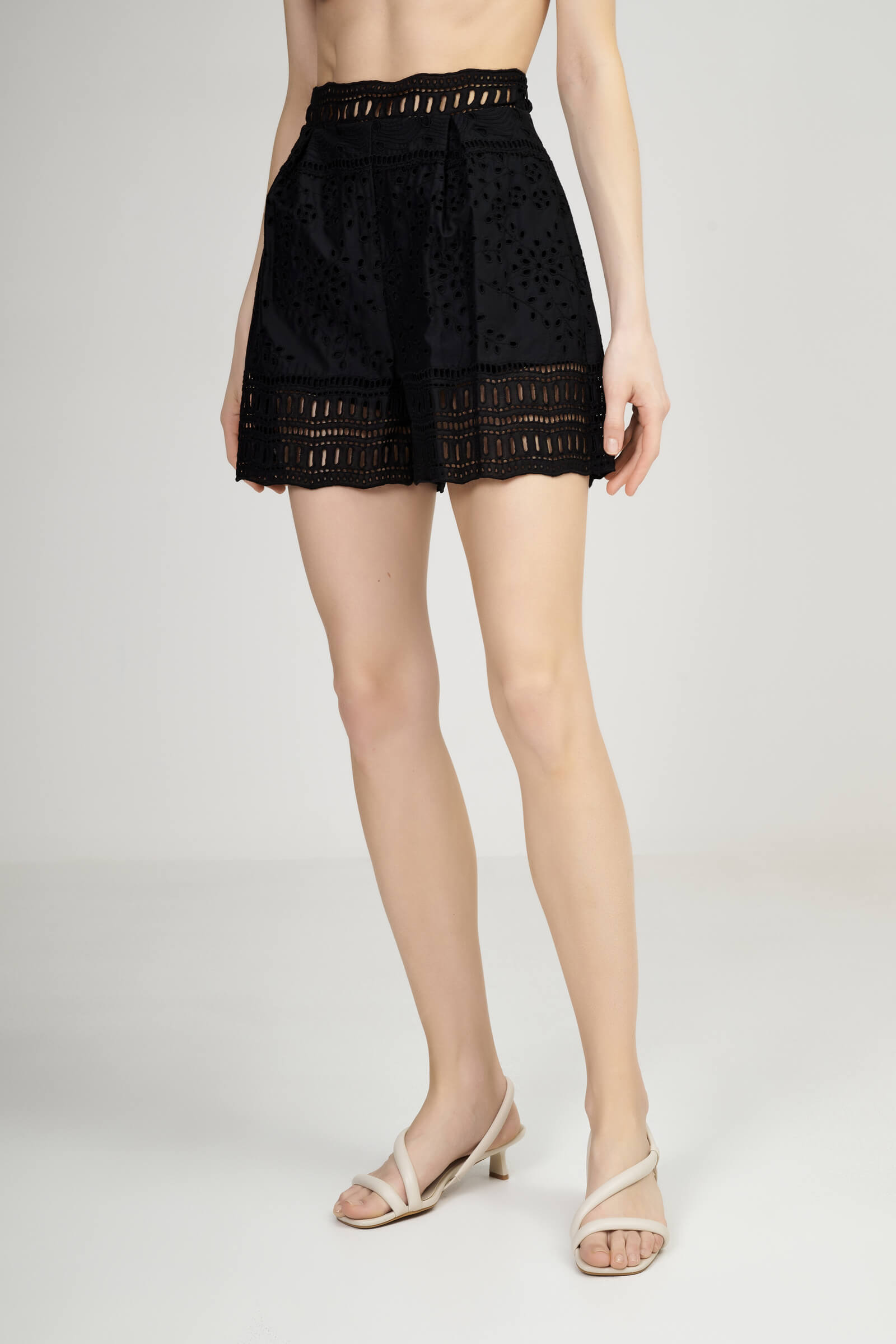 Хлопковые шорты с перфорацией Бренд Ermanno Scervino Изображение 2
