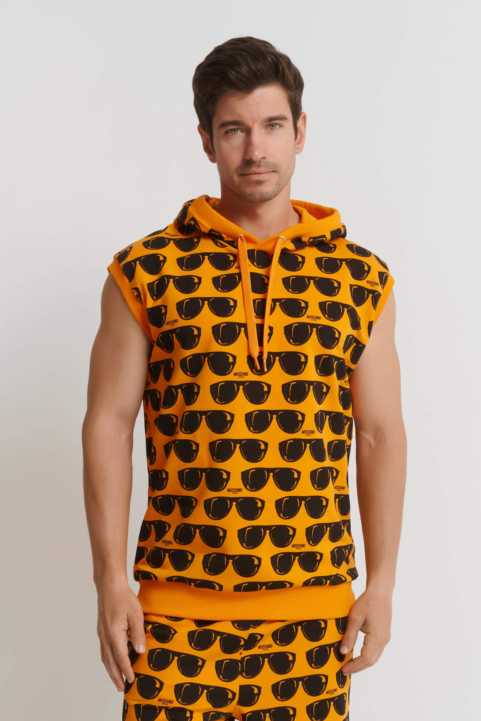 Хлопковое худи с коротким рукавом Бренд Moschino Изображение 2