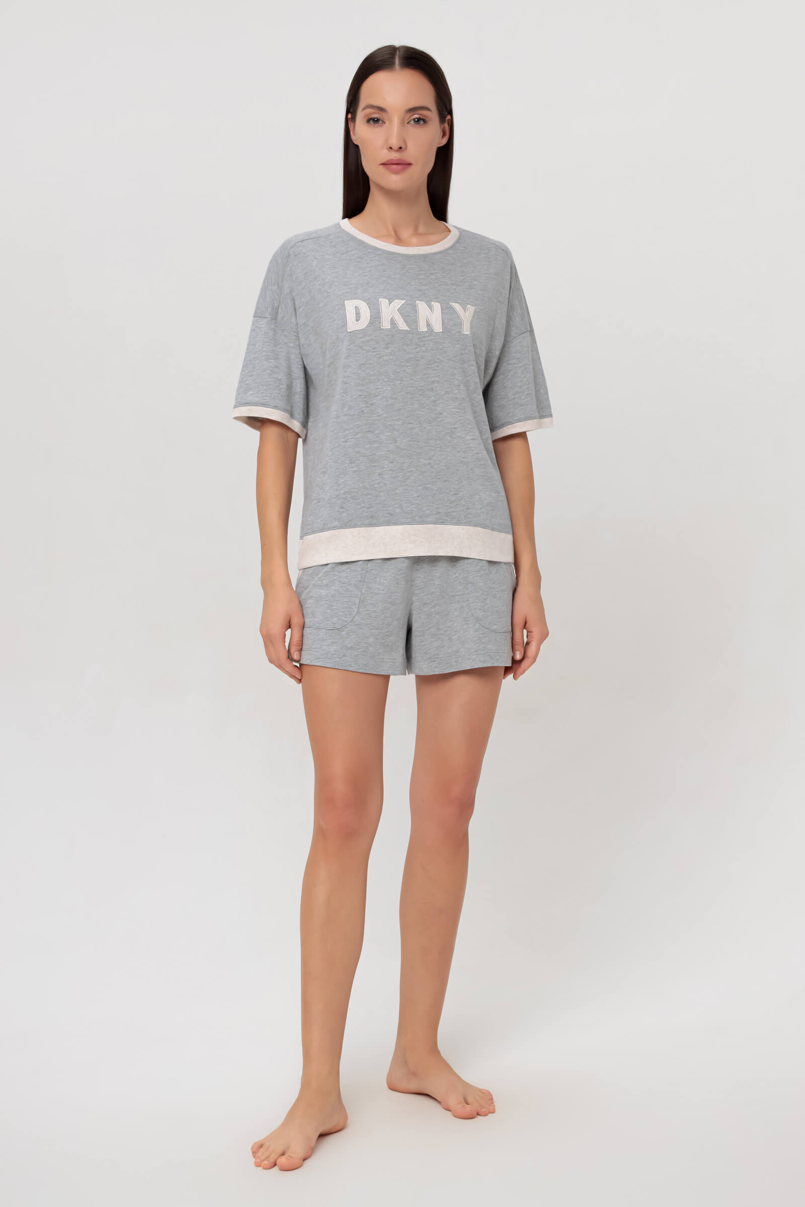 Домашний костюм с шортами Бренд DKNY Изображение 4