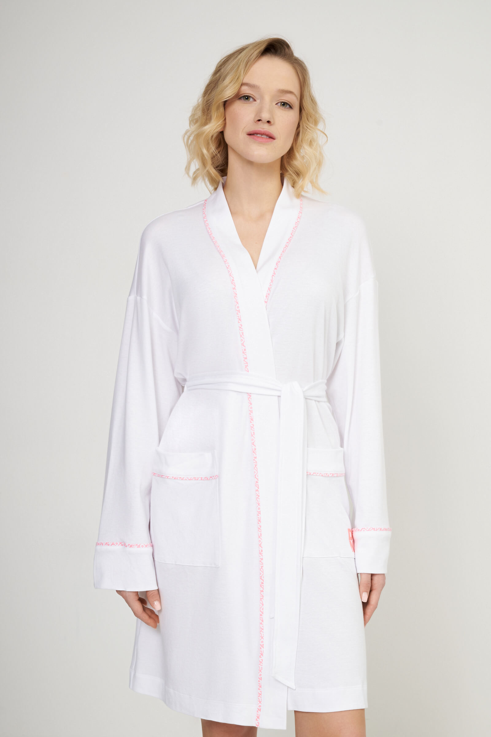 Короткий халат из смесового хлопка Бренд DKNY Изображение 4