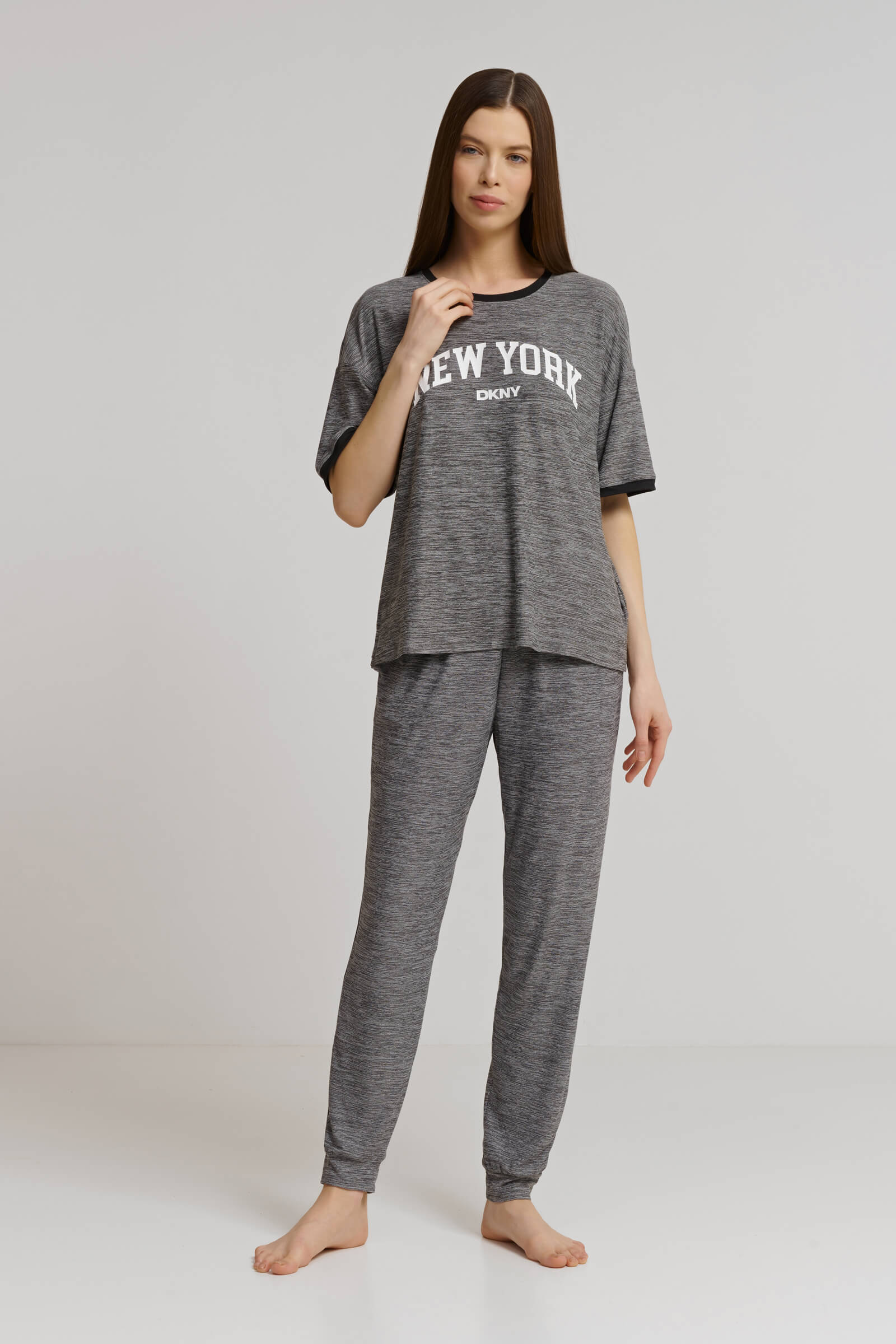 Пижама с брюками-джоггерами Бренд DKNY Изображение 3
