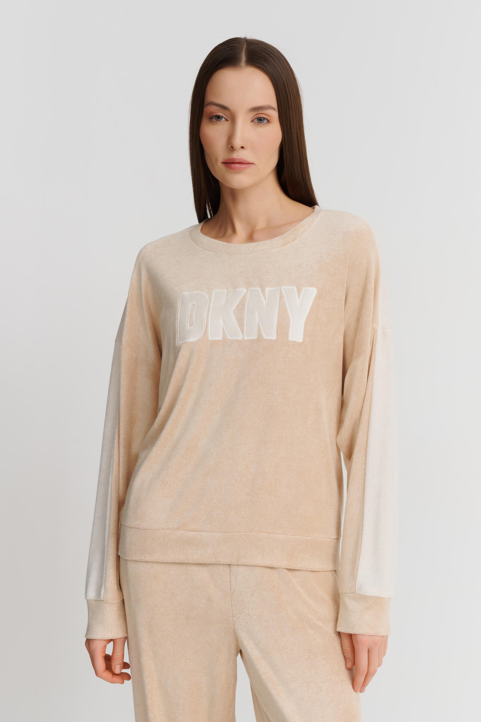 Домашний костюм с брюками-джоггерами Бренд DKNY Изображение 5