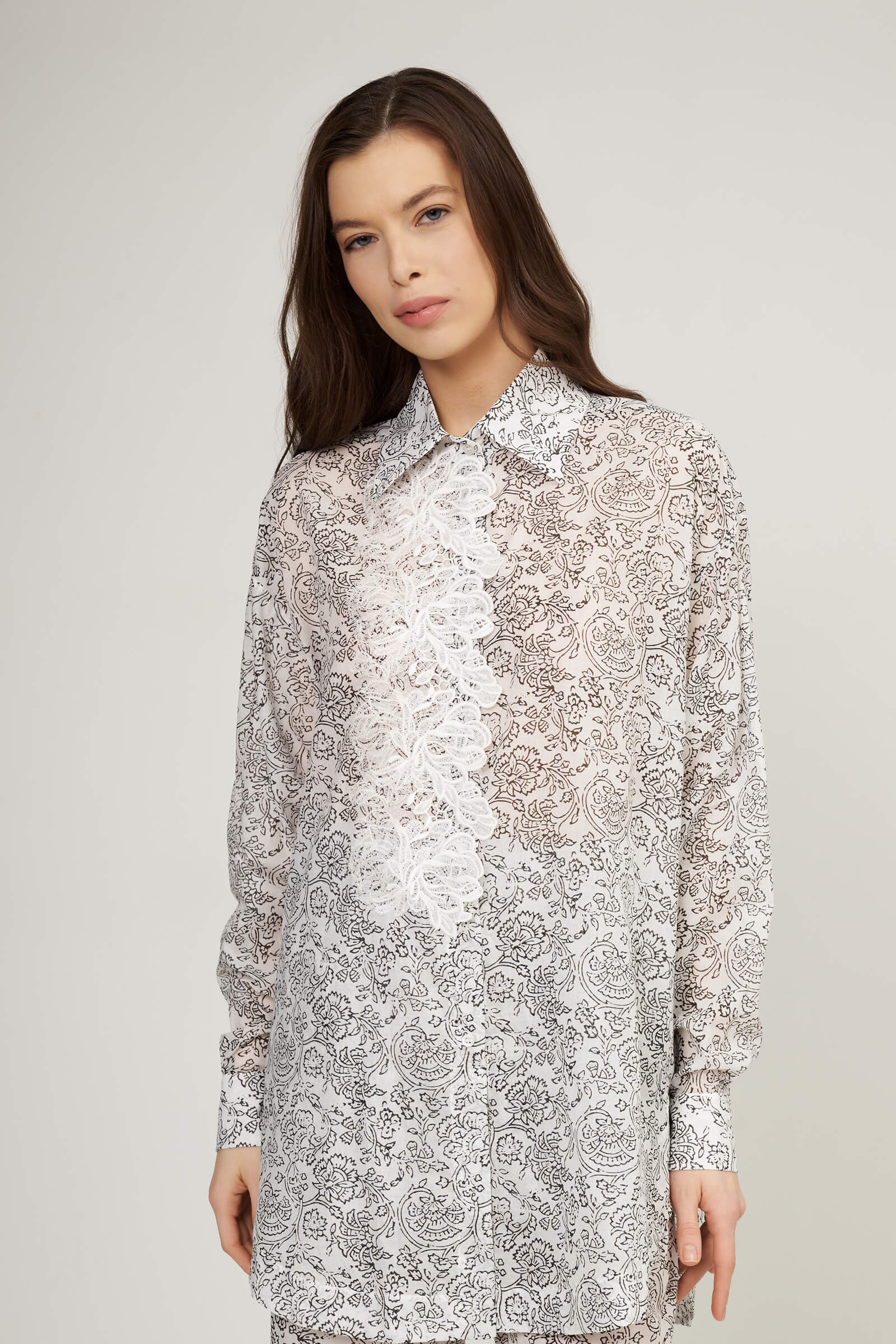 Хлопковая рубашка с кружевной вставкой Бренд Ermanno Scervino Изображение 2