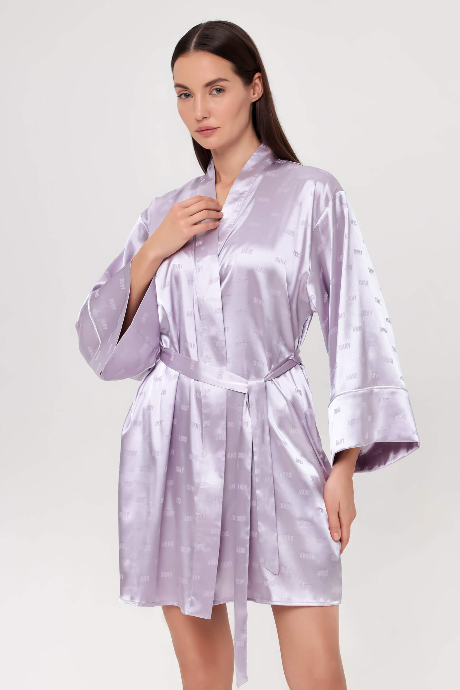 Короткий атласный халат Бренд DKNY Изображение 2