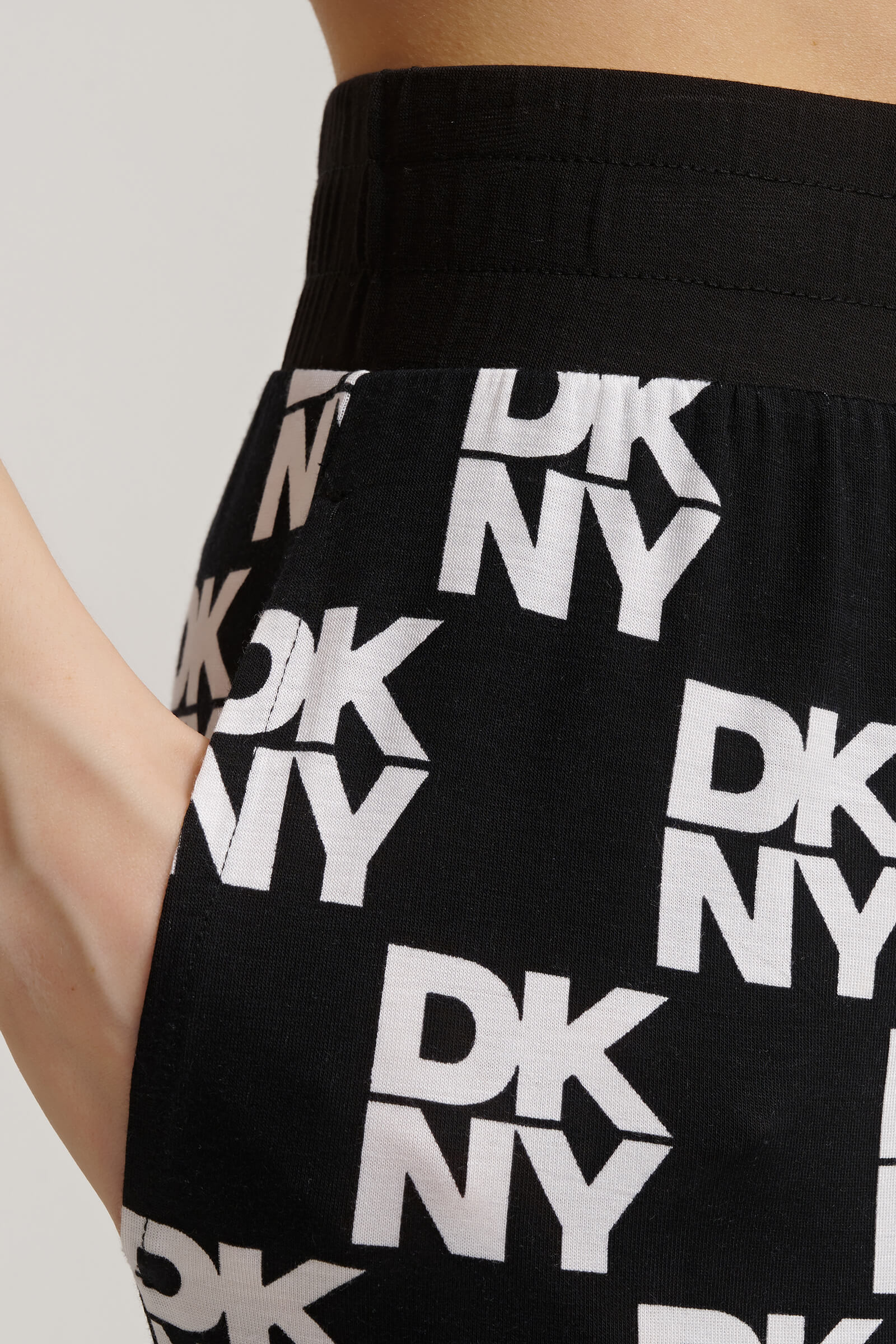 Пижама с брюками из шелковистой вискозы Бренд DKNY Изображение 2