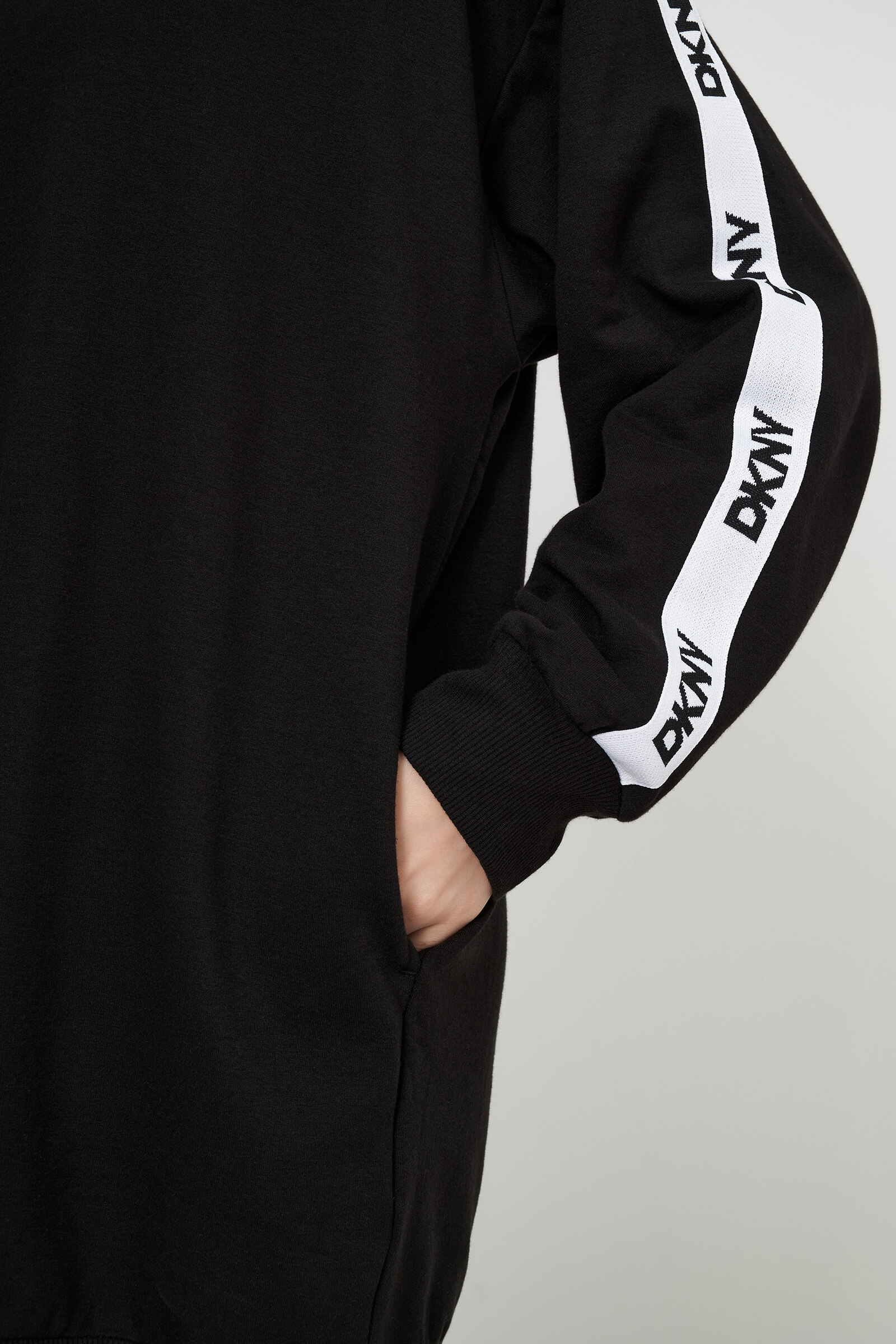 Короткое хлопковое платье-свитшот Бренд DKNY Изображение 5