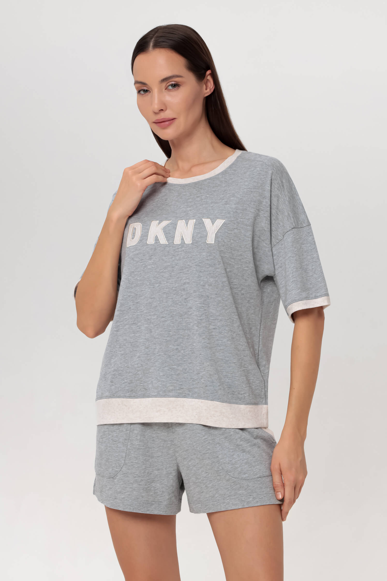 Домашний костюм с шортами Бренд DKNY Изображение 2