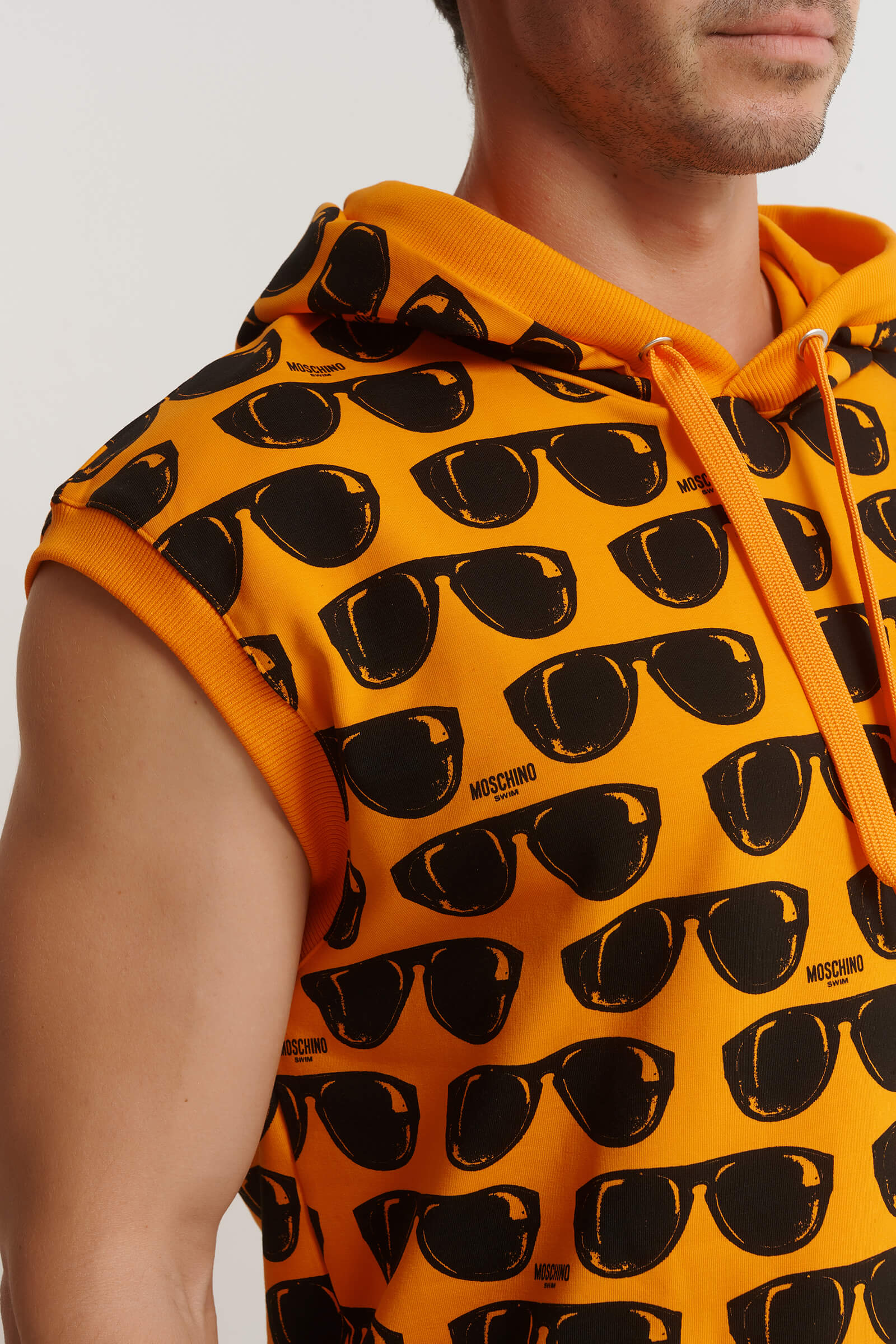 Хлопковое худи с коротким рукавом Бренд Moschino Изображение 5