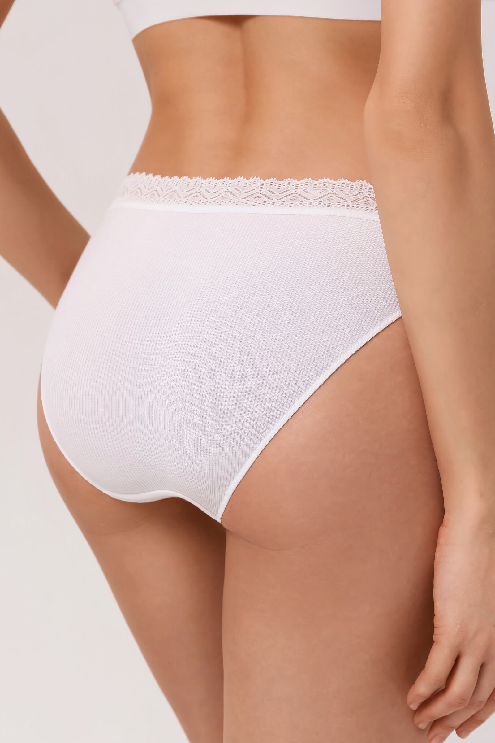 Трусы слипы в рубчик с кружевным поясом Бренд Simone Perele Изображение 3