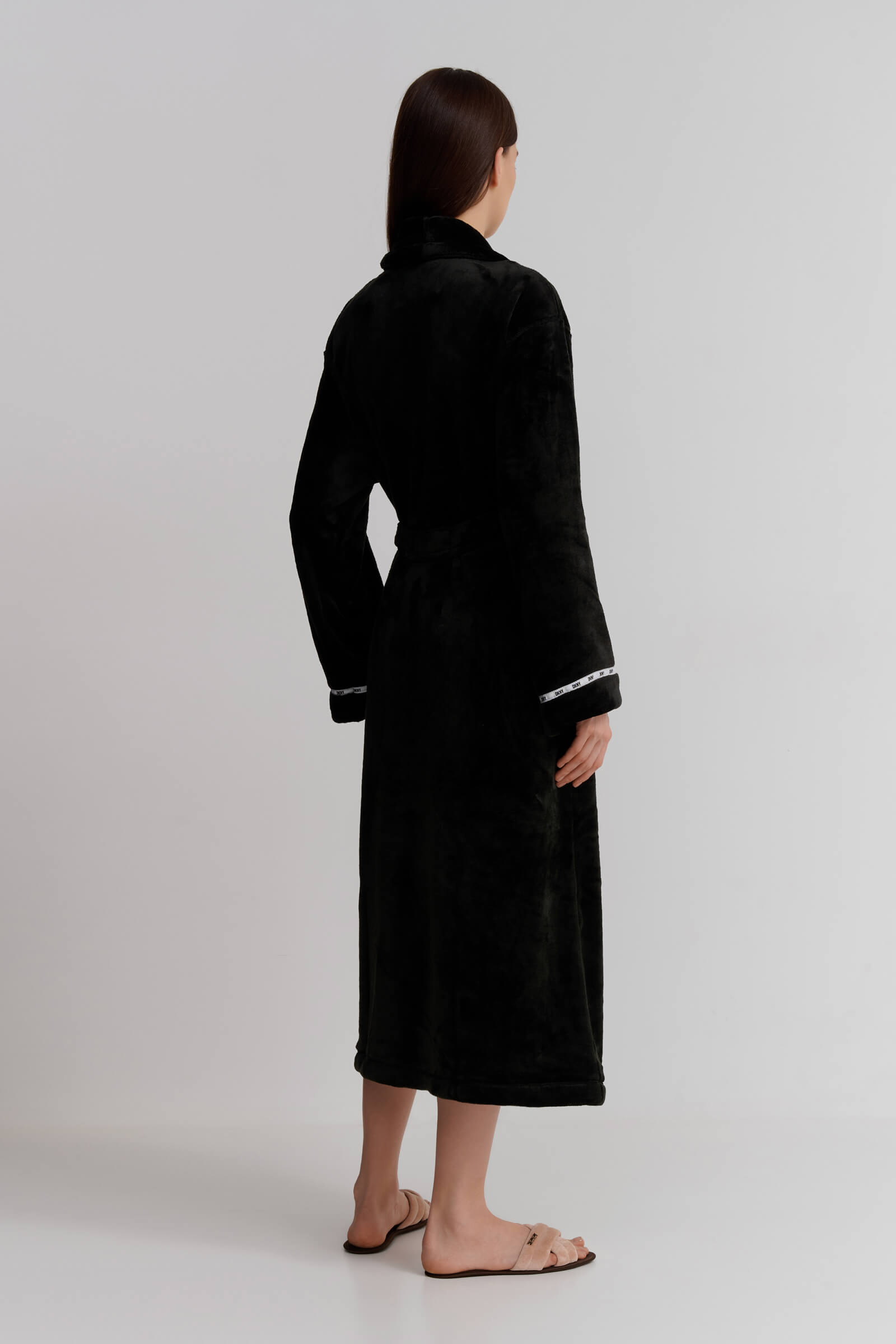 Велюровый халат с накладными карманами Бренд DKNY Изображение 3