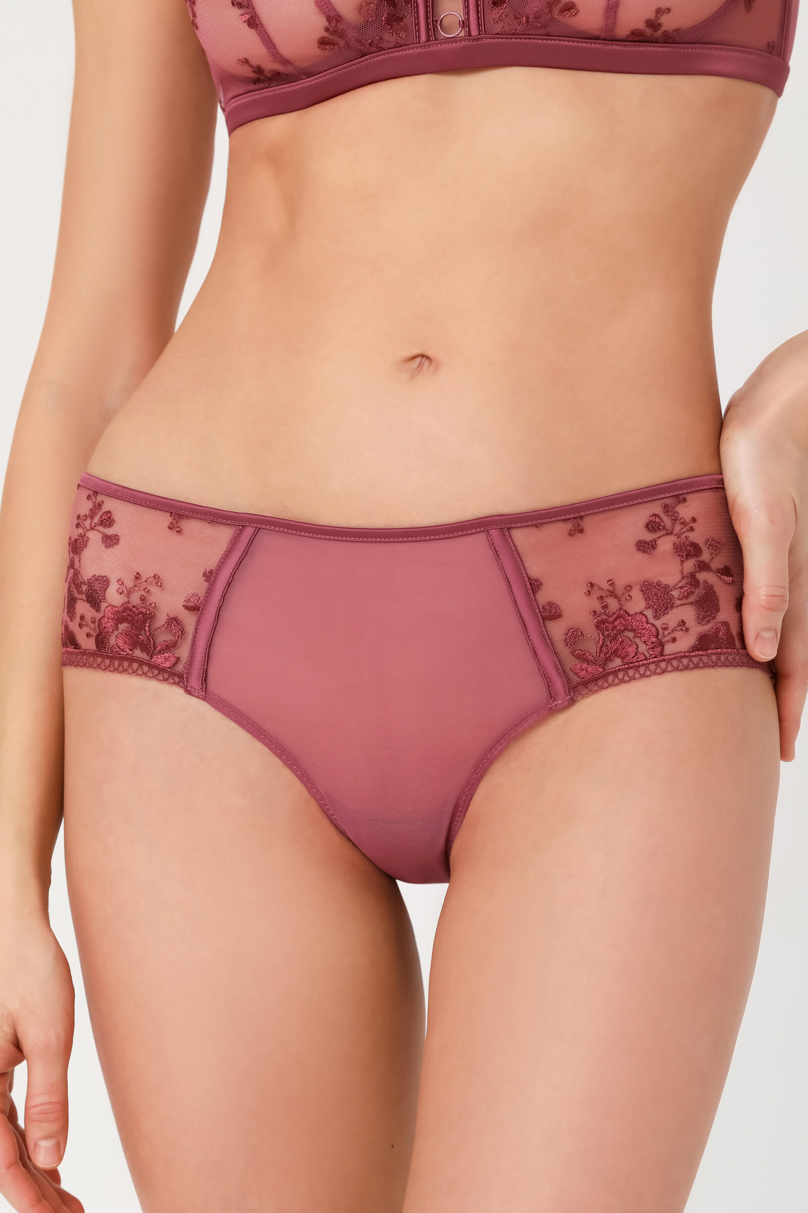 Трусы хипстеры с флористичной вышивкой Бренд Simone Perele Изображение 2