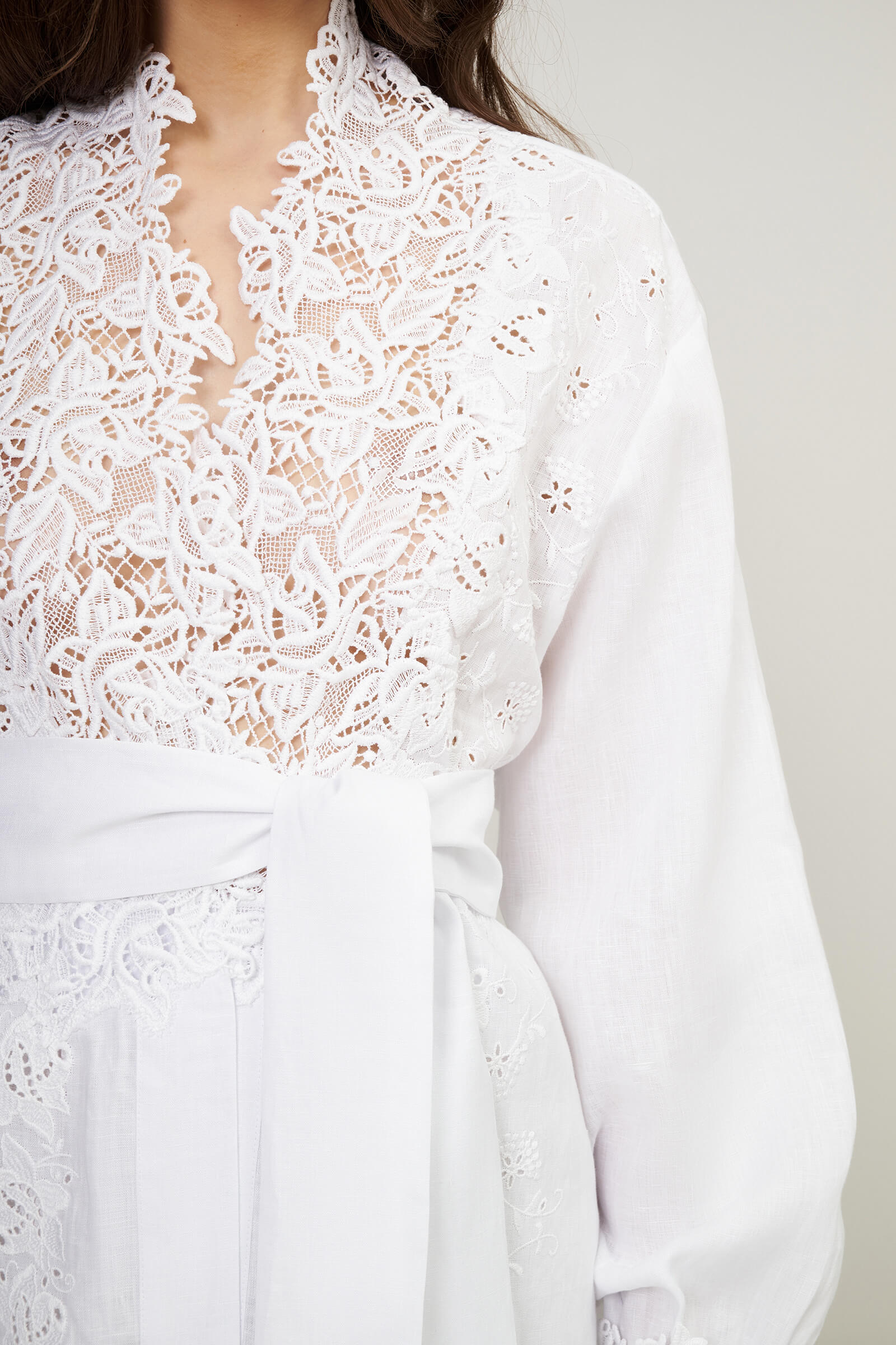 Льняная блузка на запах с кружевной отделкой Бренд Ermanno Scervino Изображение 5