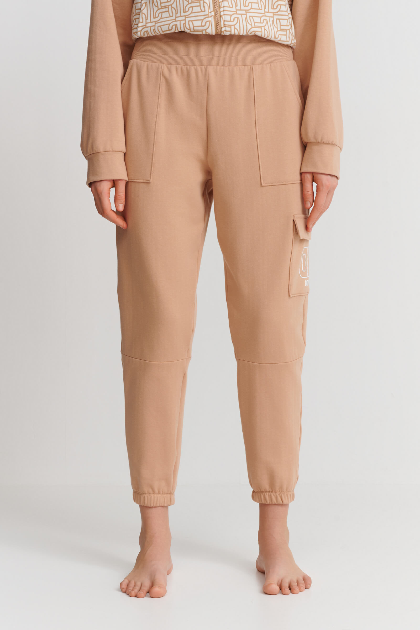 Домашний костюм с брюками-джоггерами Бренд DKNY Изображение 7